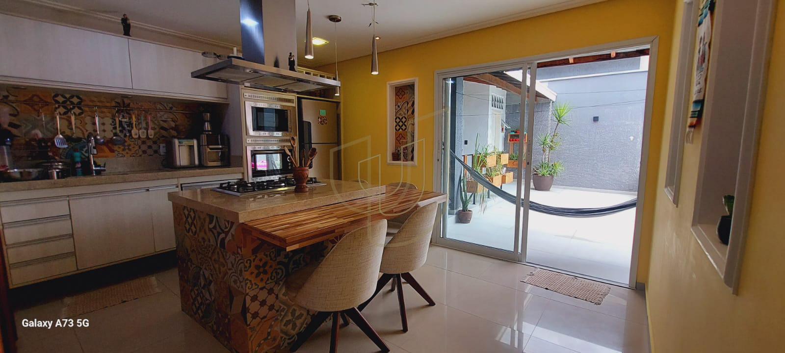 Sobrado com 3 Su&iacute;tes no Condom&iacute;nio Terras do Vale Avenida das Palmeiras Caçapava - 