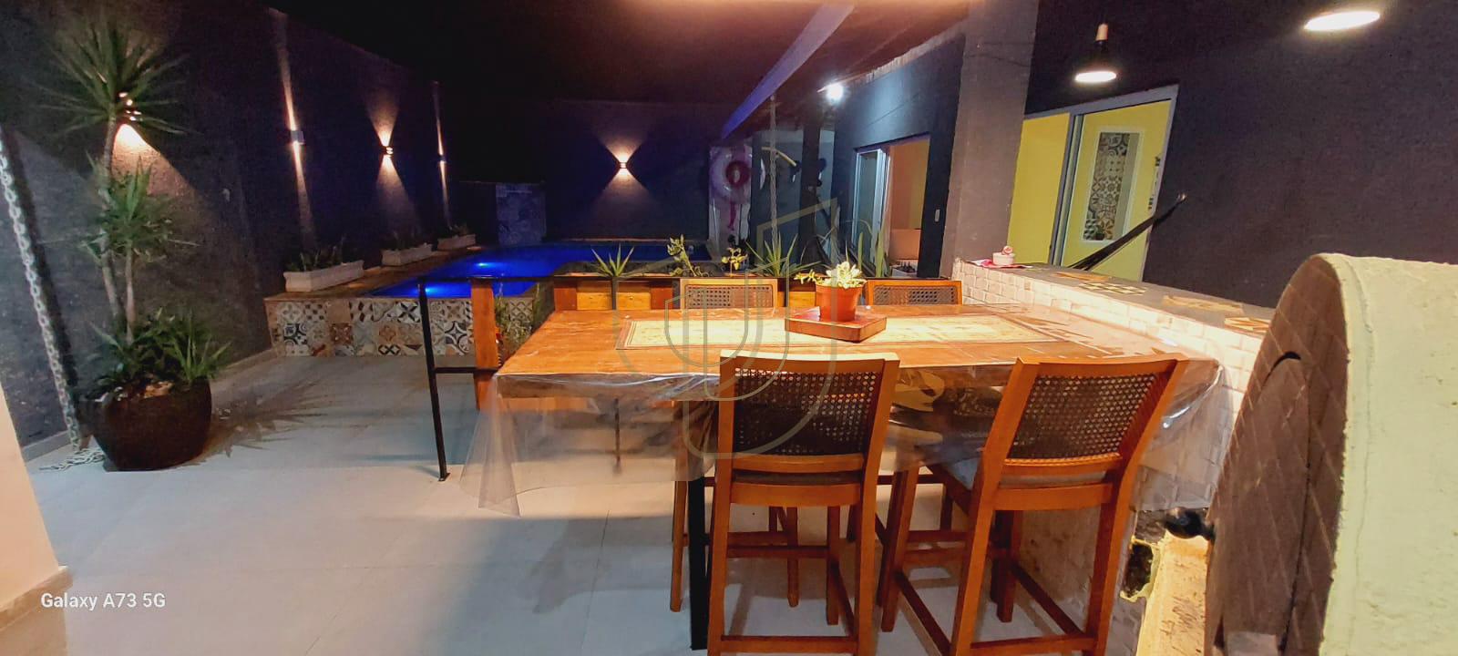 Sobrado com 3 Su&iacute;tes no Condom&iacute;nio Terras do Vale Avenida das Palmeiras Caçapava - 