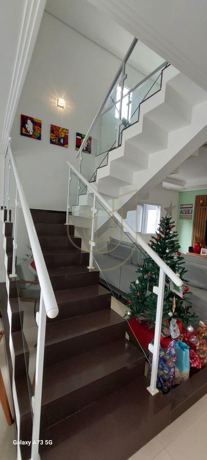 Sobrado com 3 Su&iacute;tes no Condom&iacute;nio Terras do Vale Avenida das Palmeiras Caçapava - 