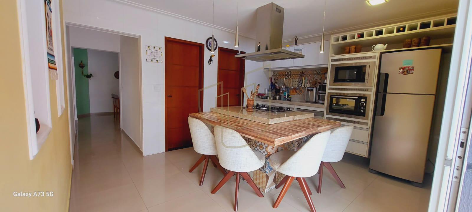 Sobrado com 3 Su&iacute;tes no Condom&iacute;nio Terras do Vale Avenida das Palmeiras Caçapava - 