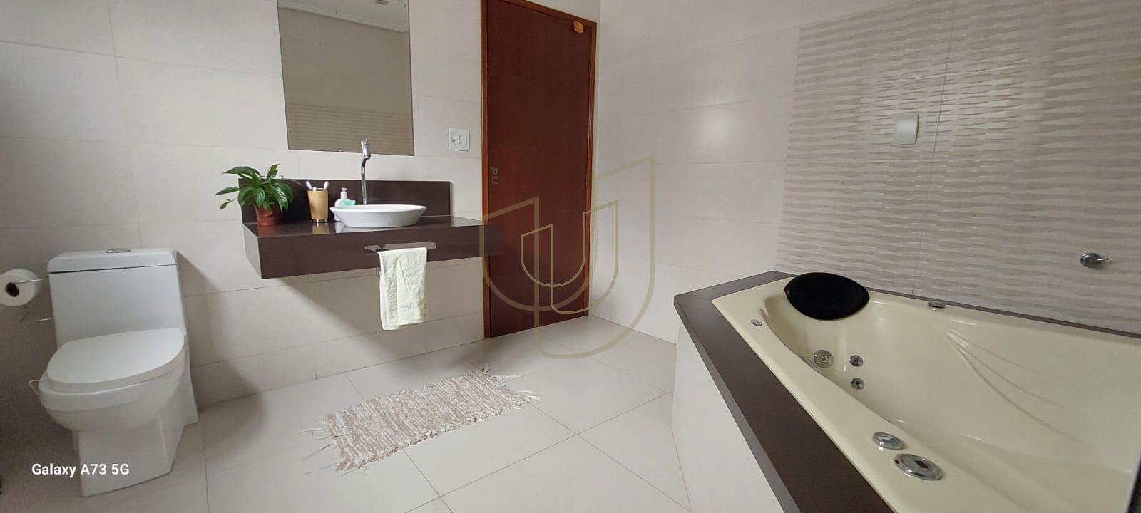 Sobrado com 3 Su&iacute;tes no Condom&iacute;nio Terras do Vale Avenida das Palmeiras Caçapava - 