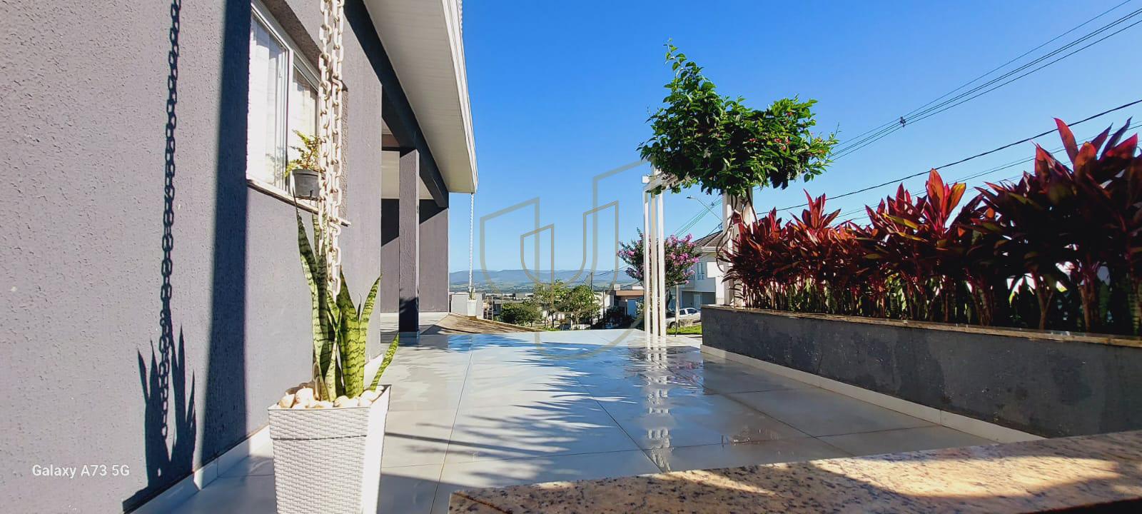 Sobrado com 3 Su&iacute;tes no Condom&iacute;nio Terras do Vale Avenida das Palmeiras Caçapava - 