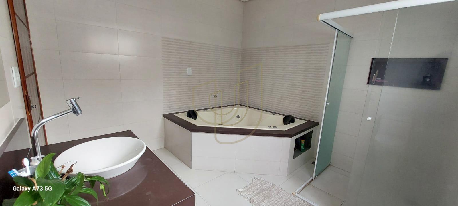 Sobrado com 3 Su&iacute;tes no Condom&iacute;nio Terras do Vale Avenida das Palmeiras Caçapava - 