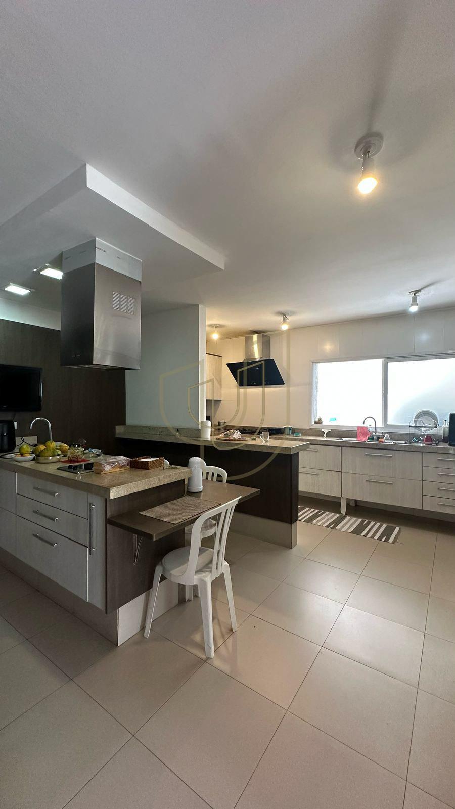 Casa T&eacute;rrea com 4 Su&iacute;tes no Jardim Esplanada Rua Pio XII São José dos Campos - 