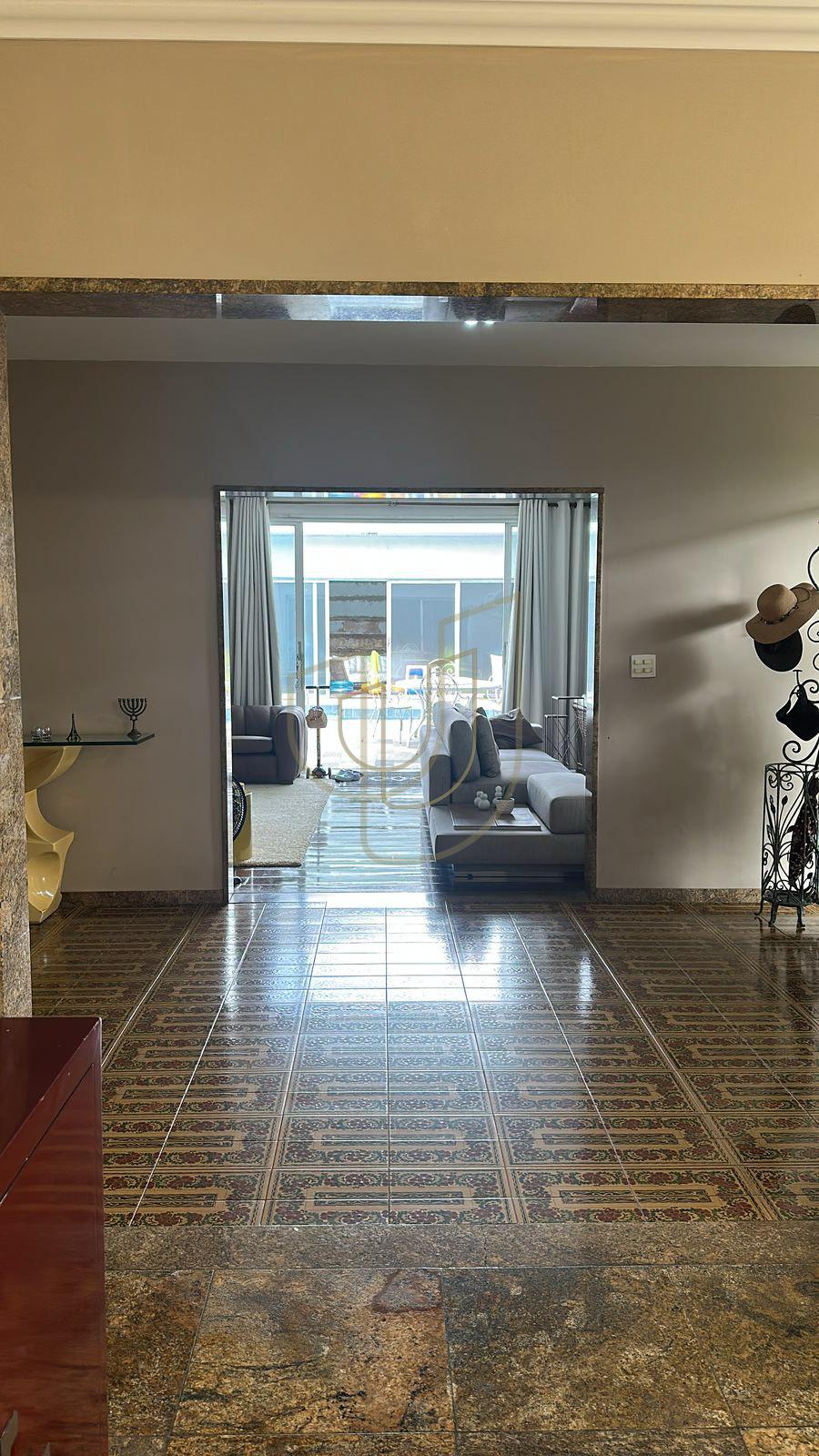 Casa T&eacute;rrea com 4 Su&iacute;tes no Jardim Esplanada Rua Pio XII São José dos Campos - 