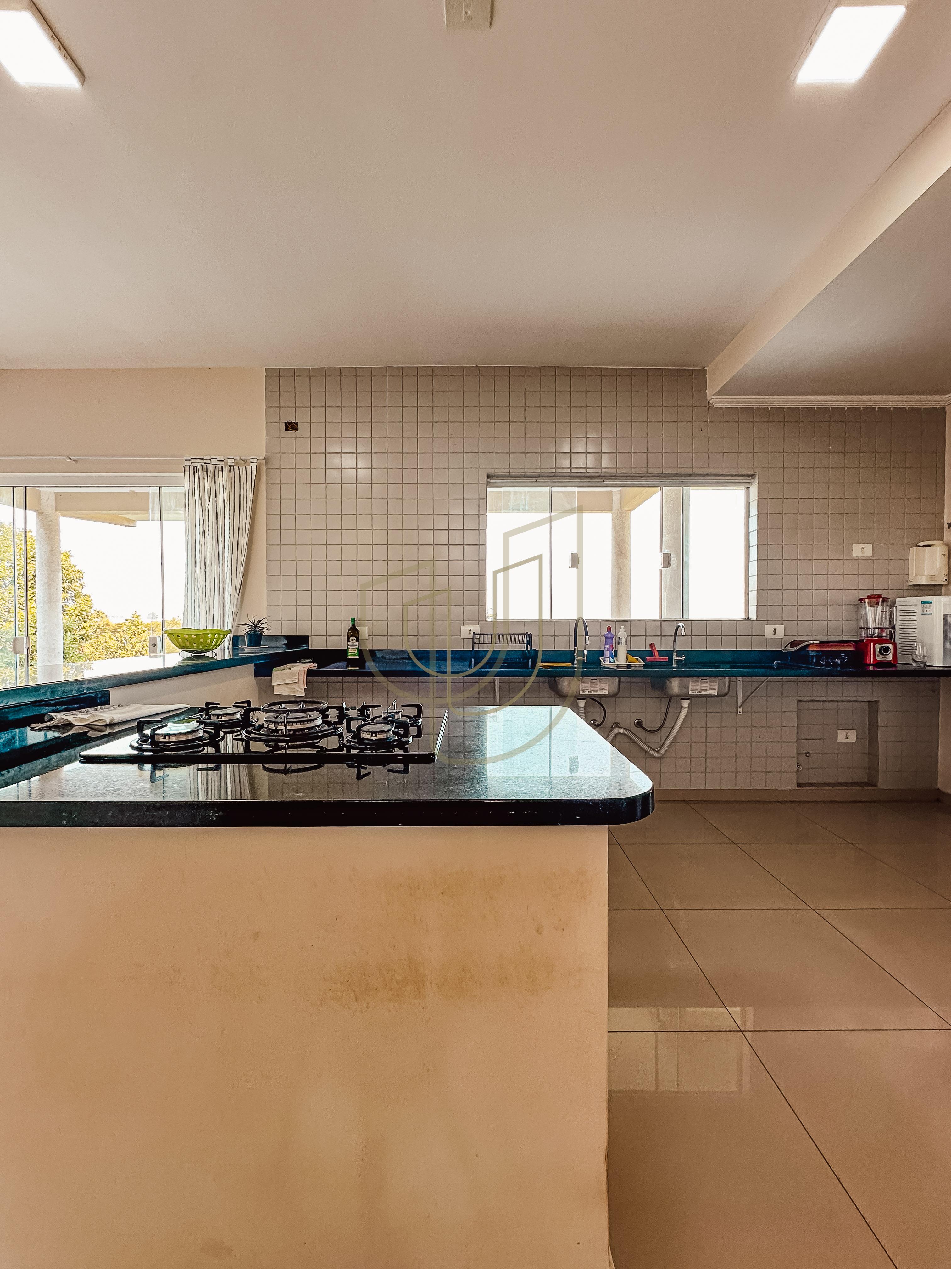 Casa com 3 Su&iacute;tes no Condom&iacute;nio Mirante do Vale Estrada Rio Comprido Jacareí - 