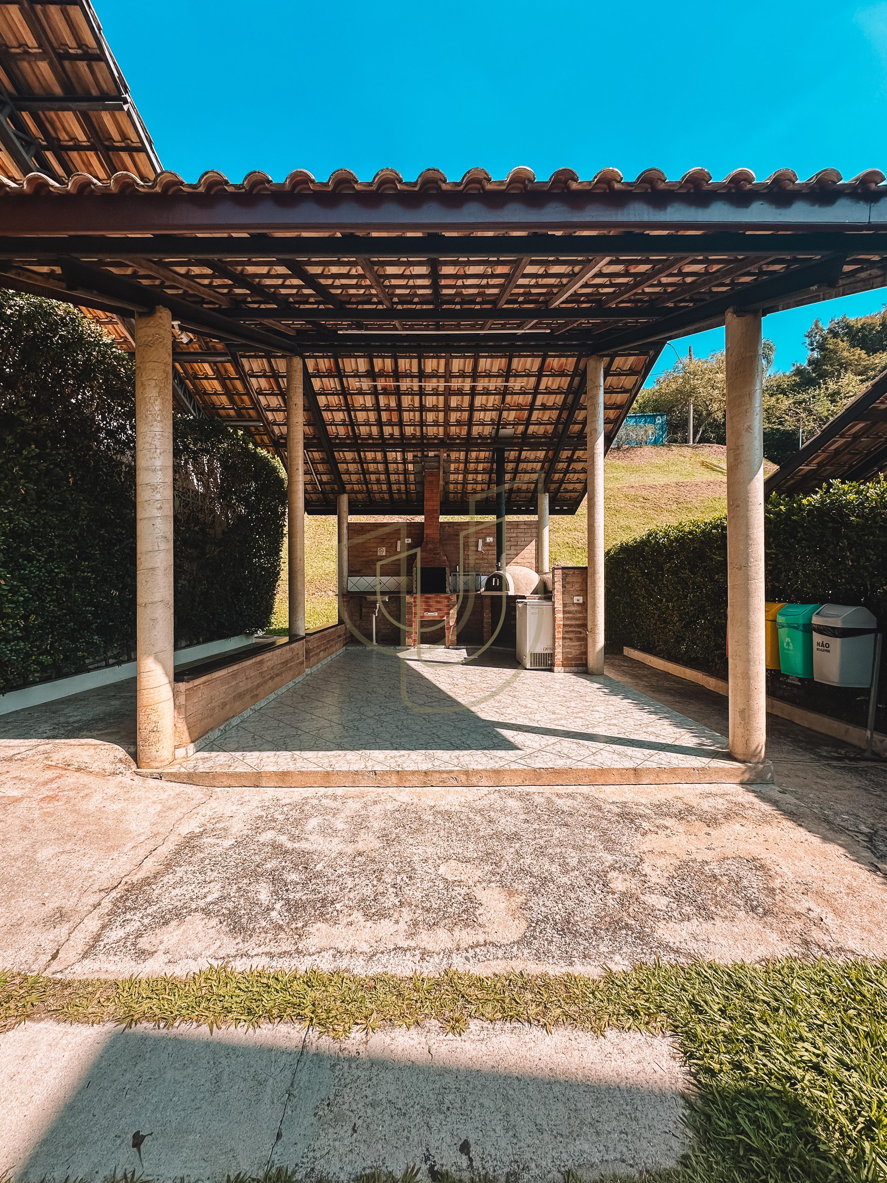 Casa com 3 Su&iacute;tes no Condom&iacute;nio Mirante do Vale Estrada Rio Comprido Jacareí - 