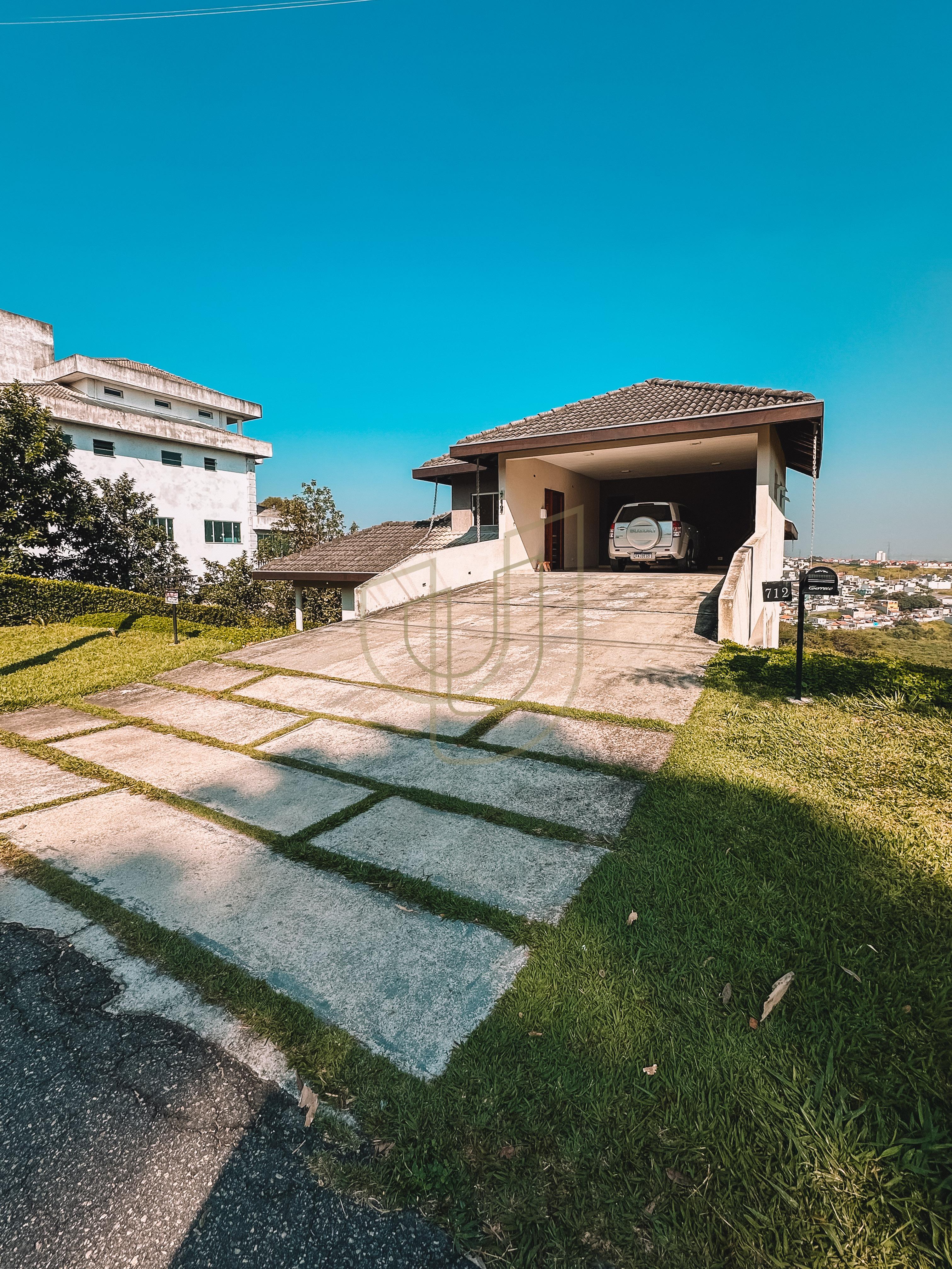 Casa com 3 Su&iacute;tes no Condom&iacute;nio Mirante do Vale Estrada Rio Comprido Jacareí - 
