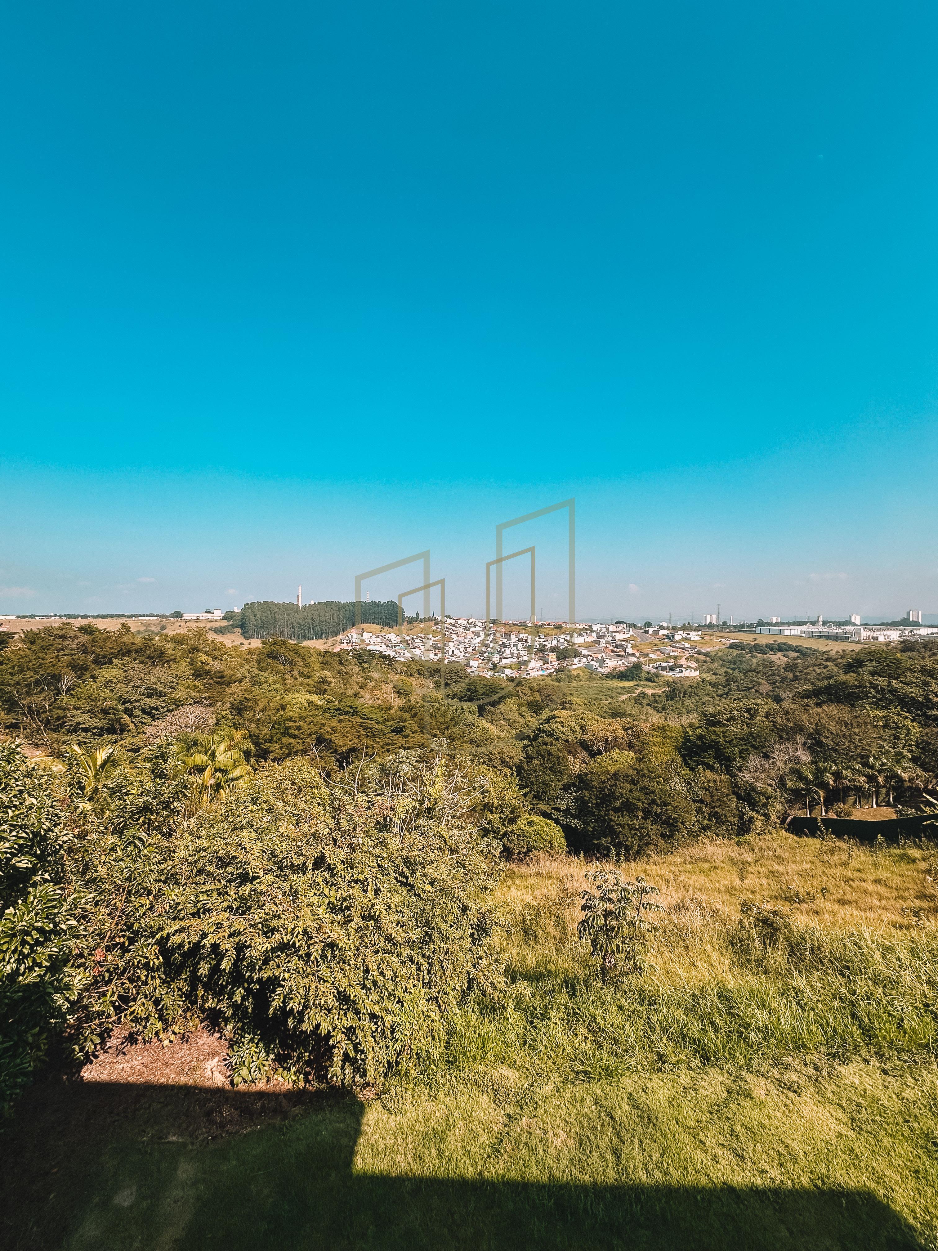 Casa com 3 Su&iacute;tes no Condom&iacute;nio Mirante do Vale Estrada Rio Comprido Jacareí - 