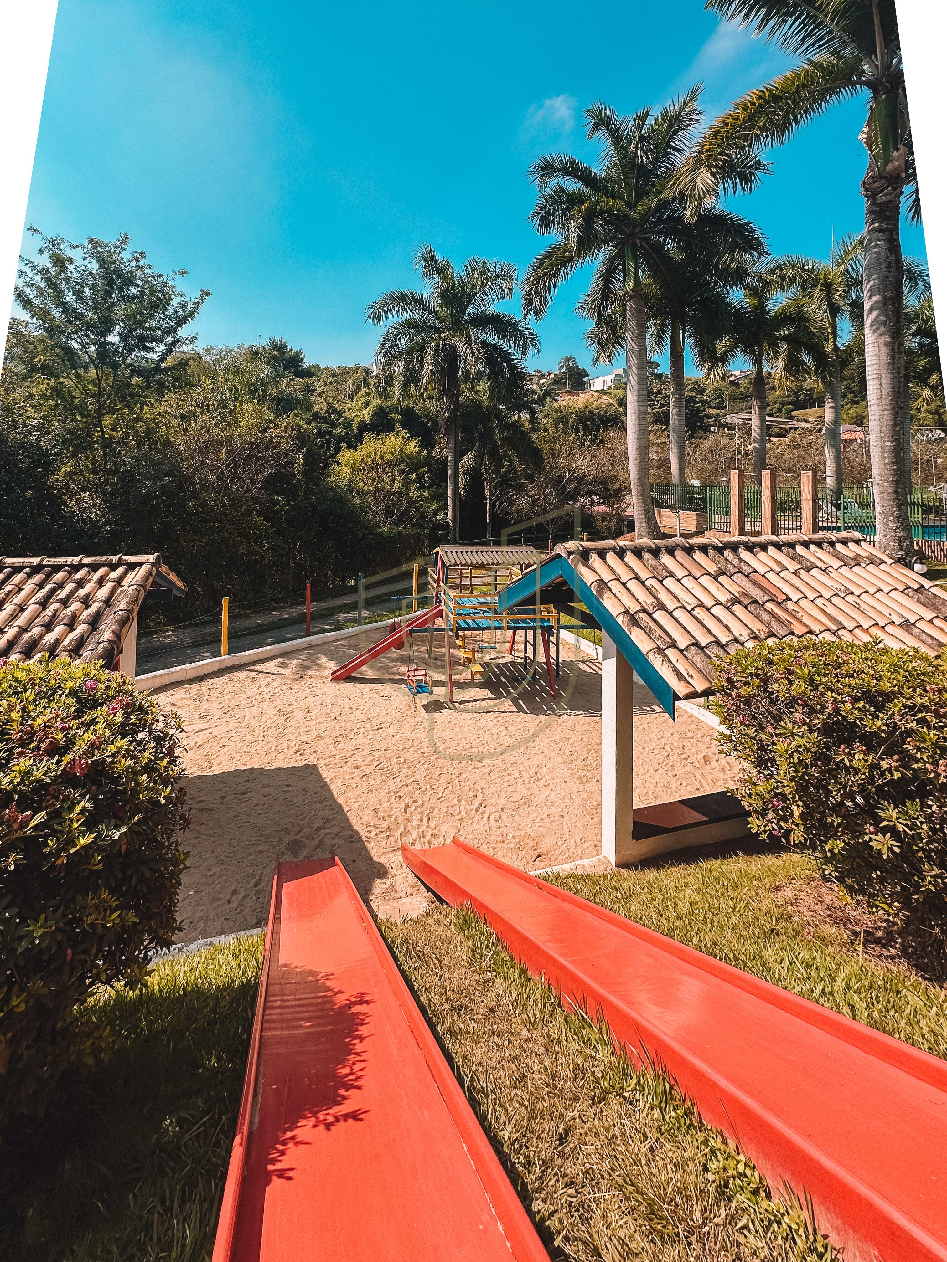 Casa com 3 Su&iacute;tes no Condom&iacute;nio Mirante do Vale Estrada Rio Comprido Jacareí - 