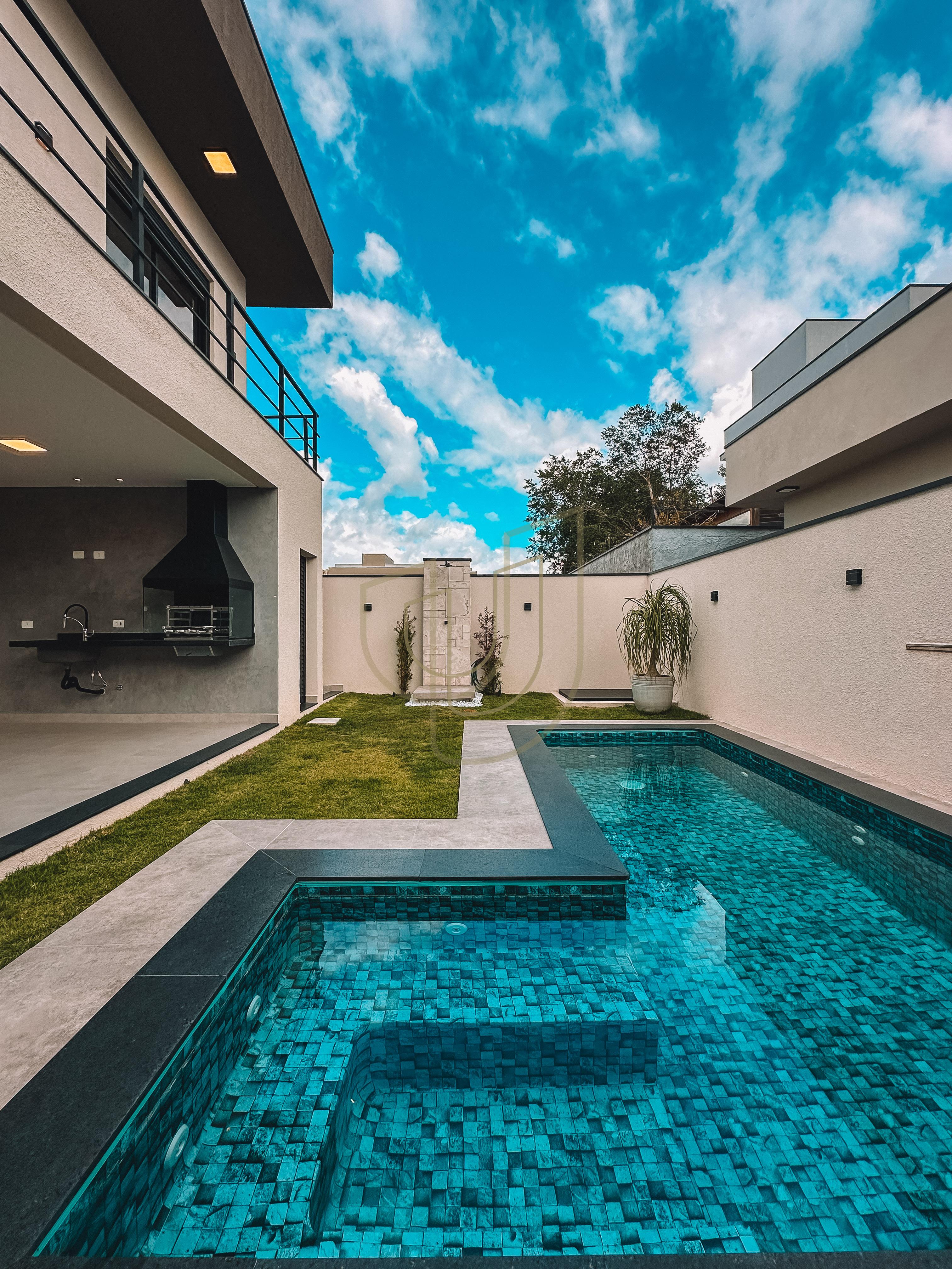 Sobrado com 3 Dormit&oacute;rios no Residencial Foga&ccedil;a Rod. General Euryale de Jesus Zerbine, 59 Jacareí - 