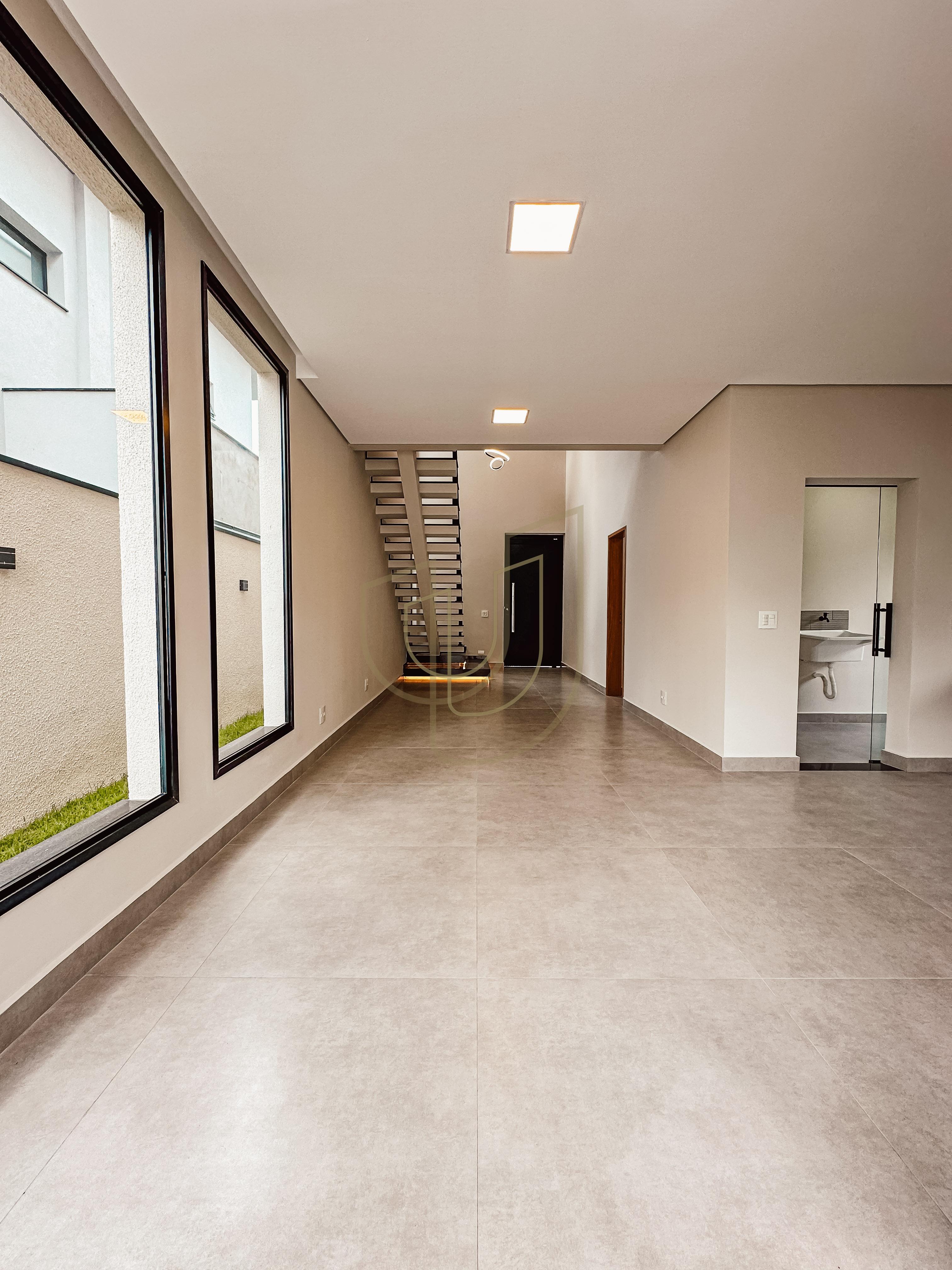 Sobrado com 3 Dormit&oacute;rios no Residencial Foga&ccedil;a Rod. General Euryale de Jesus Zerbine, 59 Jacareí - 