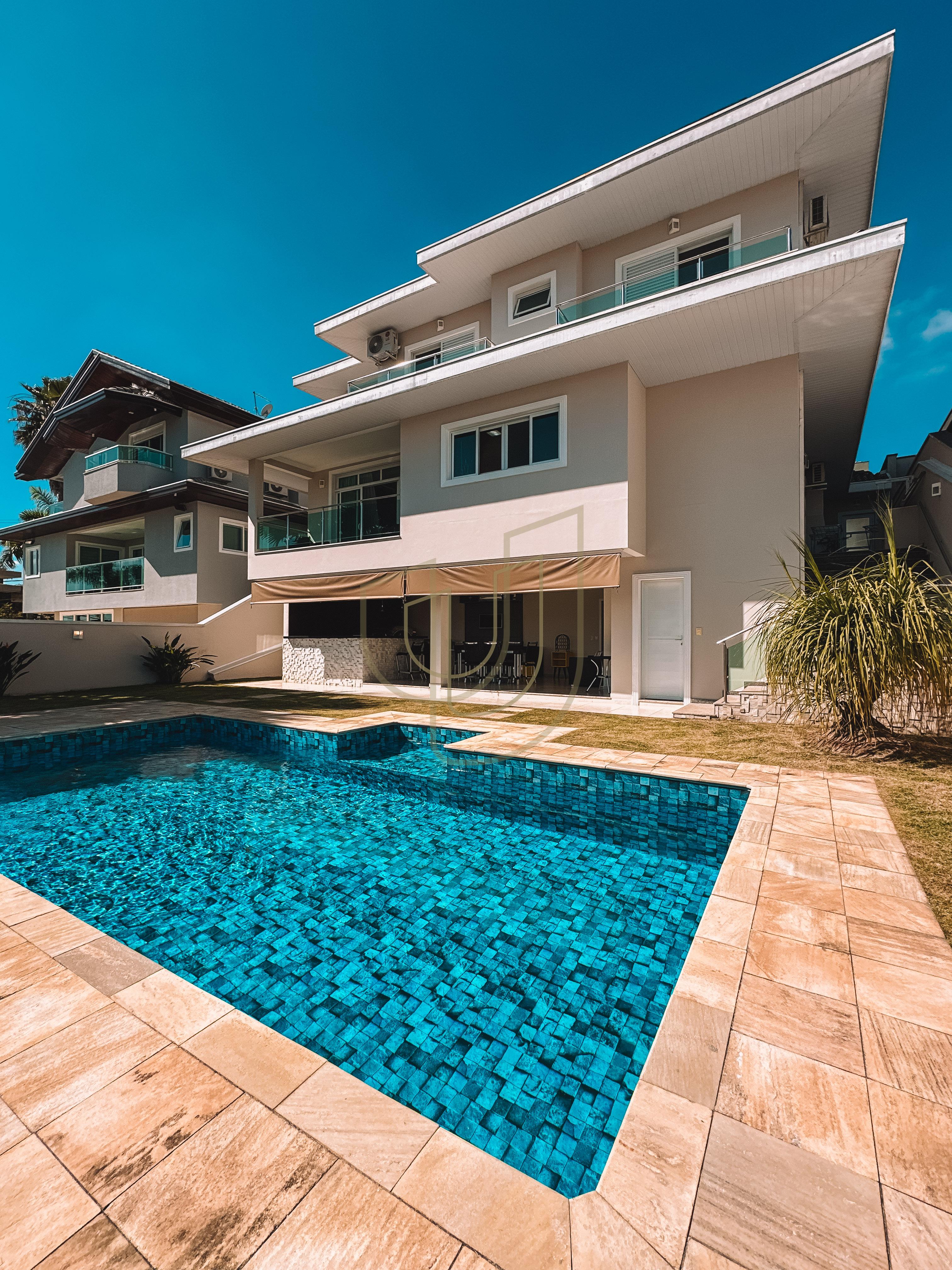 Sobrado com 4 Su&iacute;tes no Residencial Jaguary Av. Aquarela do Brasil São José dos Campos - 