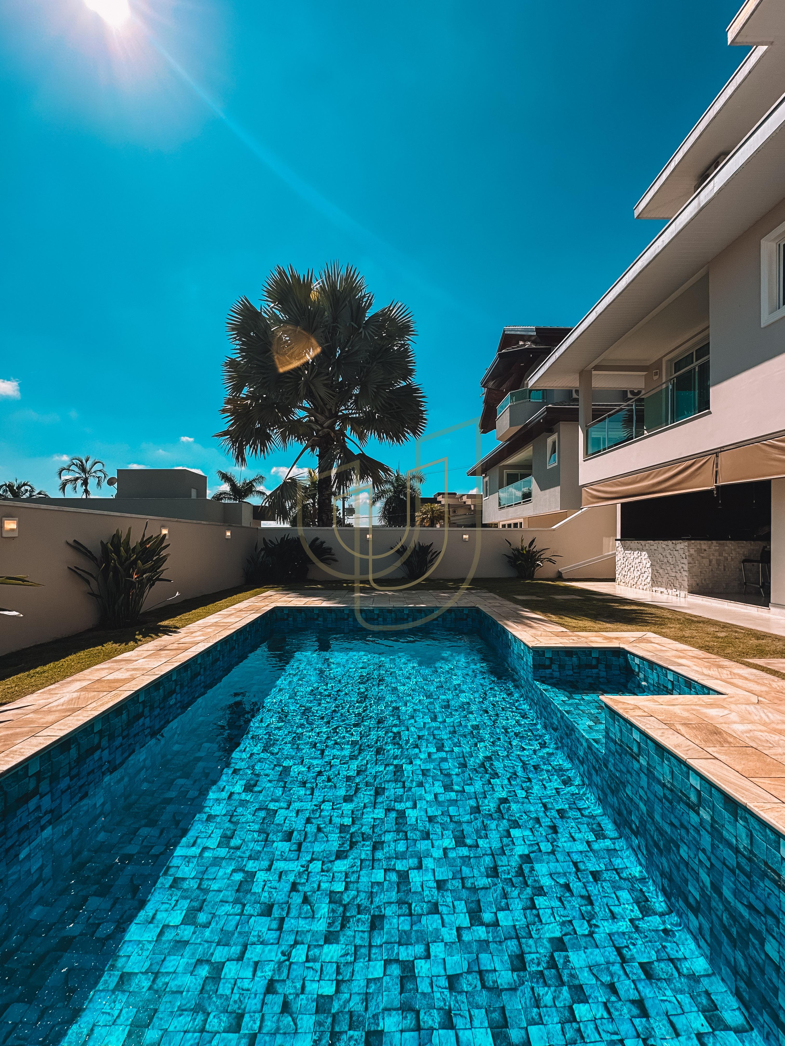 Sobrado com 4 Su&iacute;tes no Residencial Jaguary Av. Aquarela do Brasil São José dos Campos - 