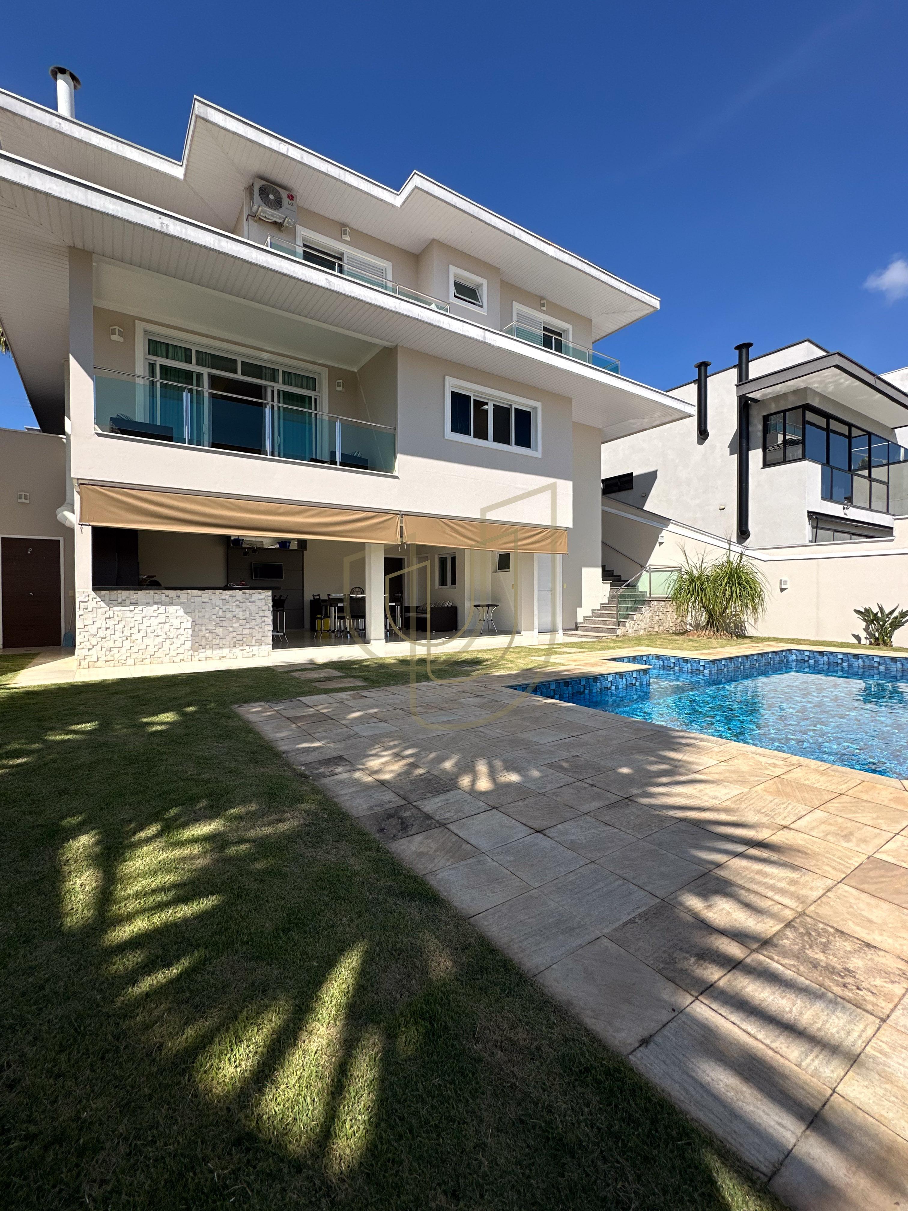 Sobrado com 4 Su&iacute;tes no Residencial Jaguary Av. Aquarela do Brasil São José dos Campos - 