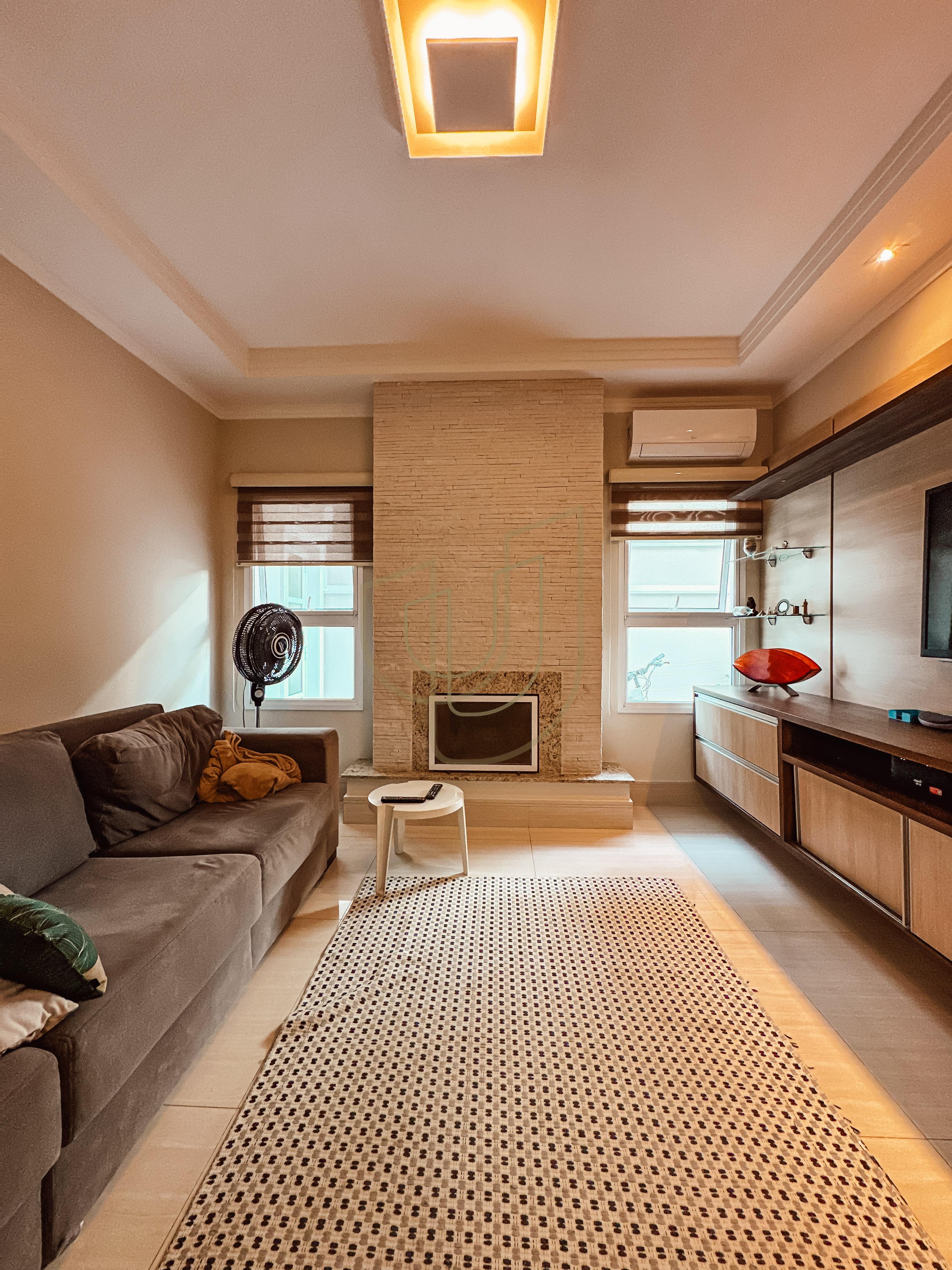 Sobrado com 4 Su&iacute;tes no Residencial Jaguary Av. Aquarela do Brasil São José dos Campos - 