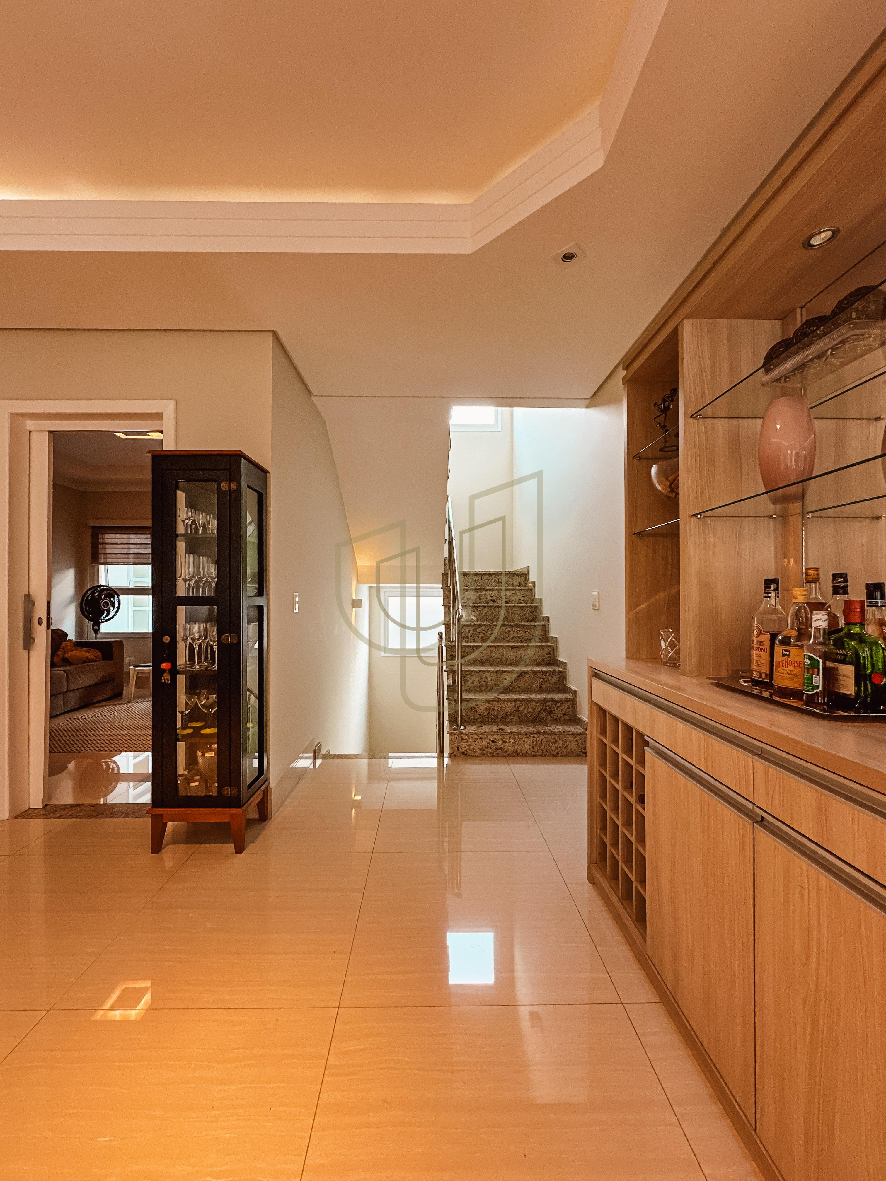 Sobrado com 4 Su&iacute;tes no Residencial Jaguary Av. Aquarela do Brasil São José dos Campos - 