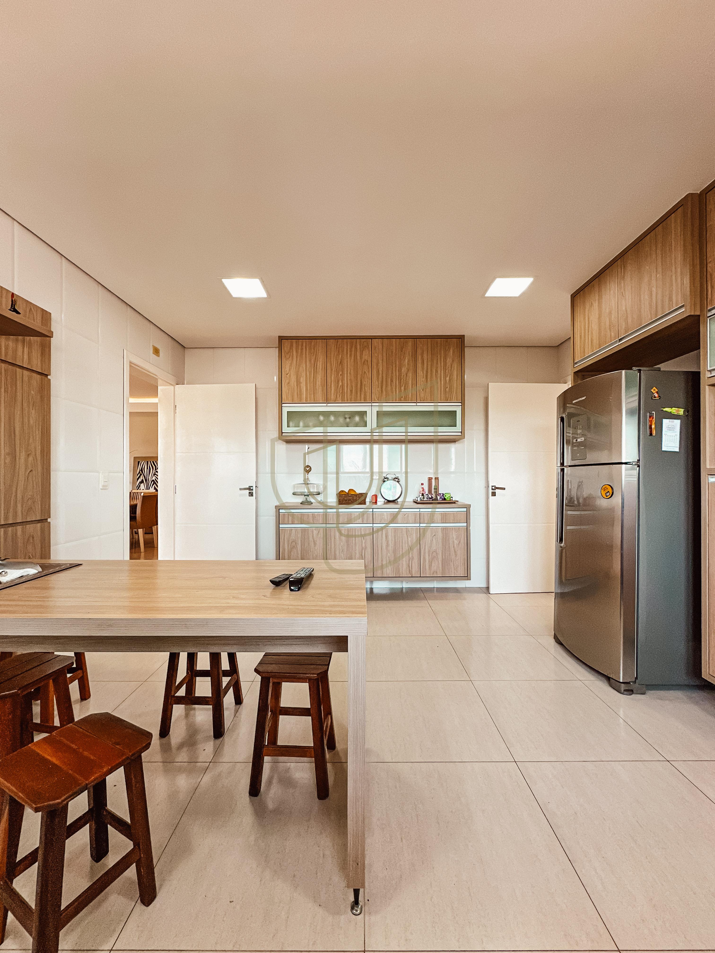 Sobrado com 4 Su&iacute;tes no Residencial Jaguary Av. Aquarela do Brasil São José dos Campos - 