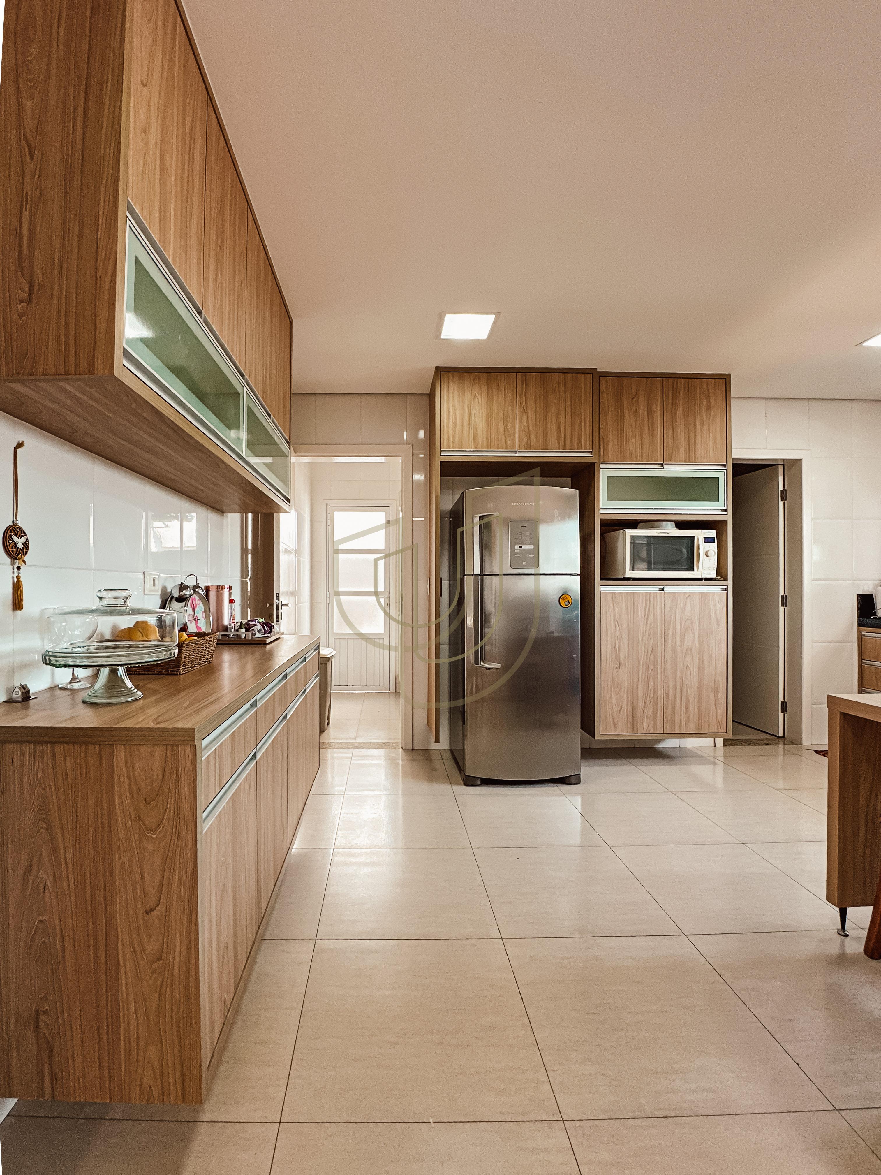 Sobrado com 4 Su&iacute;tes no Residencial Jaguary Av. Aquarela do Brasil São José dos Campos - 