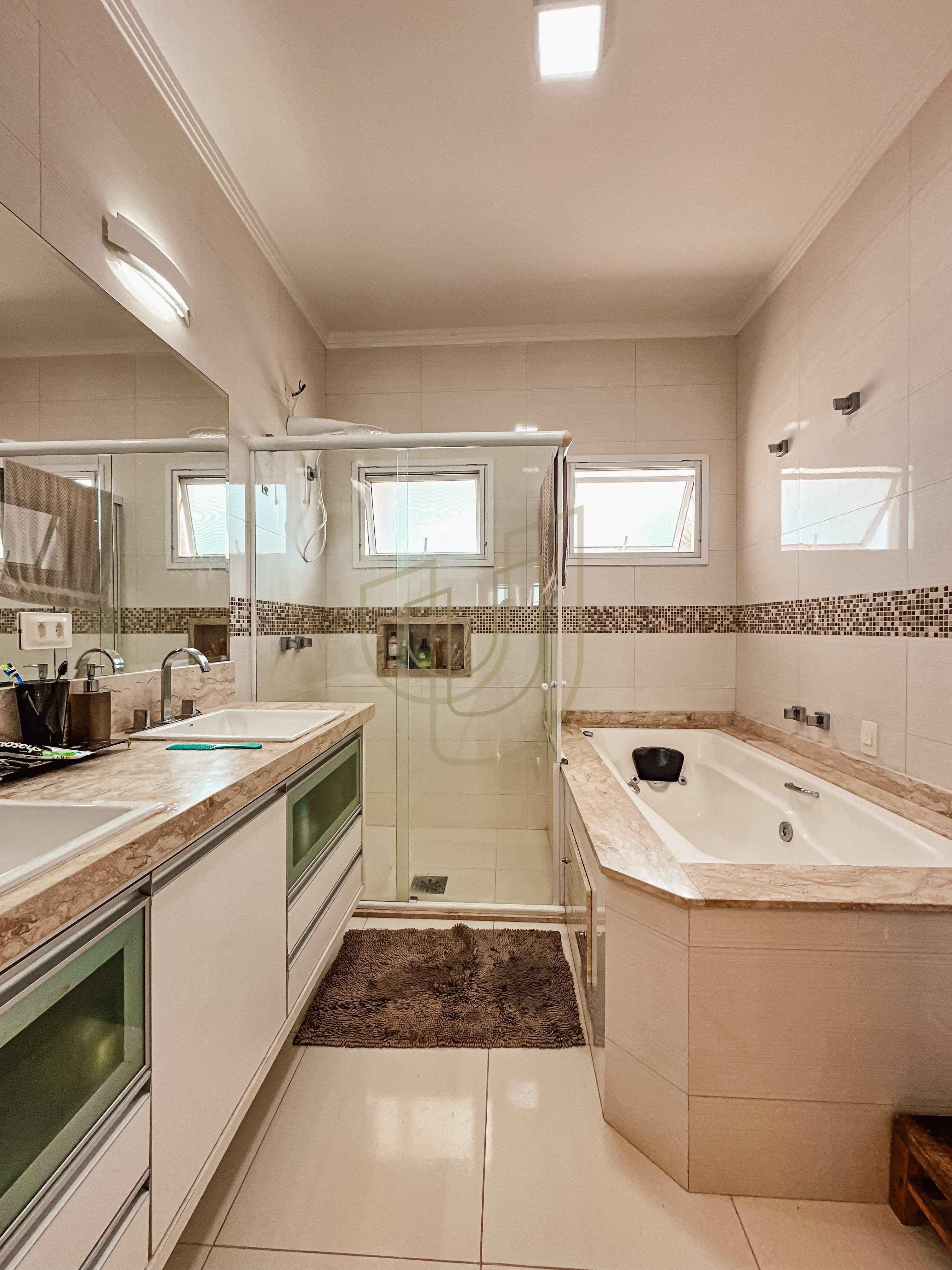 Sobrado com 4 Su&iacute;tes no Residencial Jaguary Av. Aquarela do Brasil São José dos Campos - 