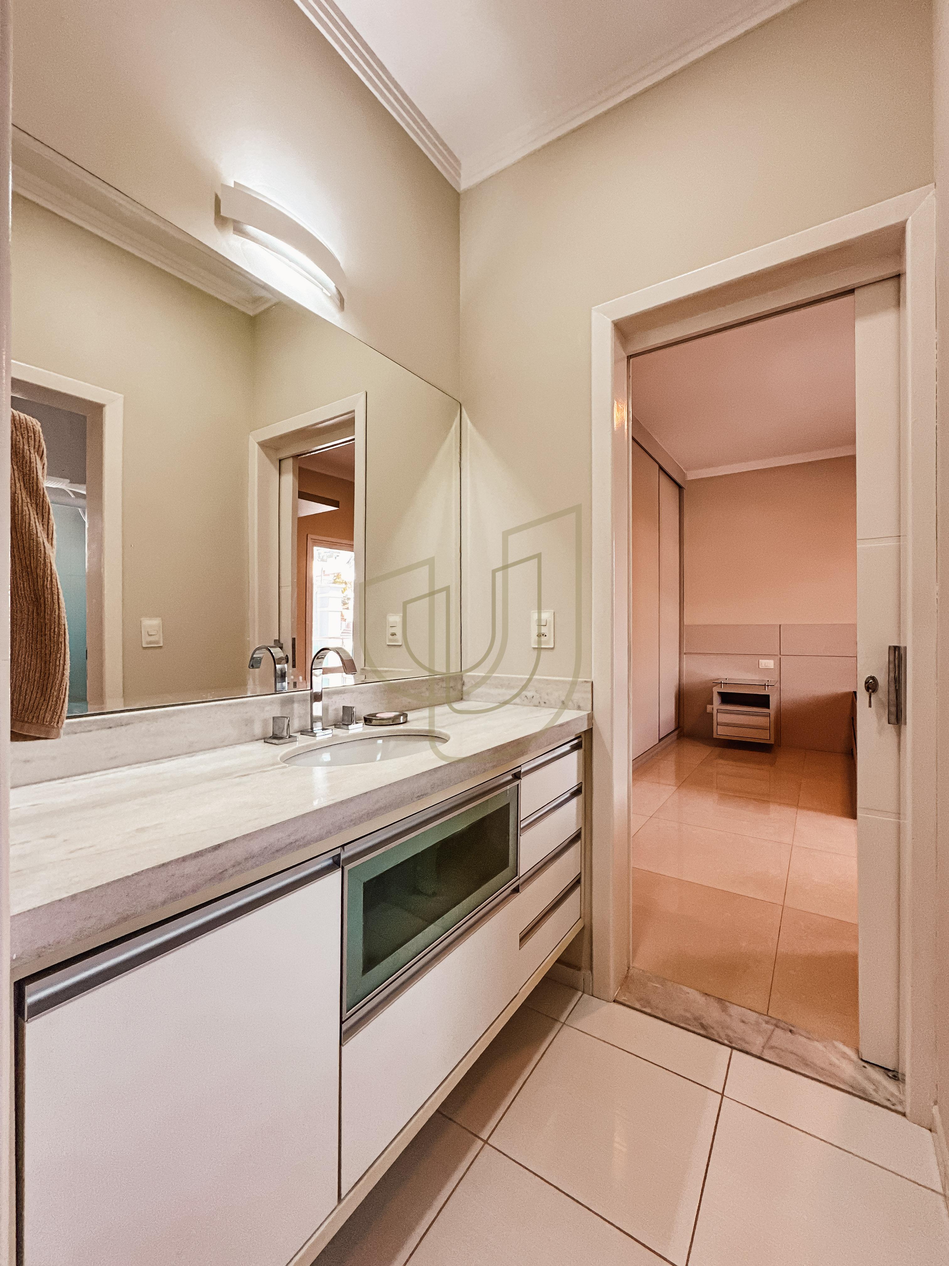 Sobrado com 4 Su&iacute;tes no Residencial Jaguary Av. Aquarela do Brasil São José dos Campos - 