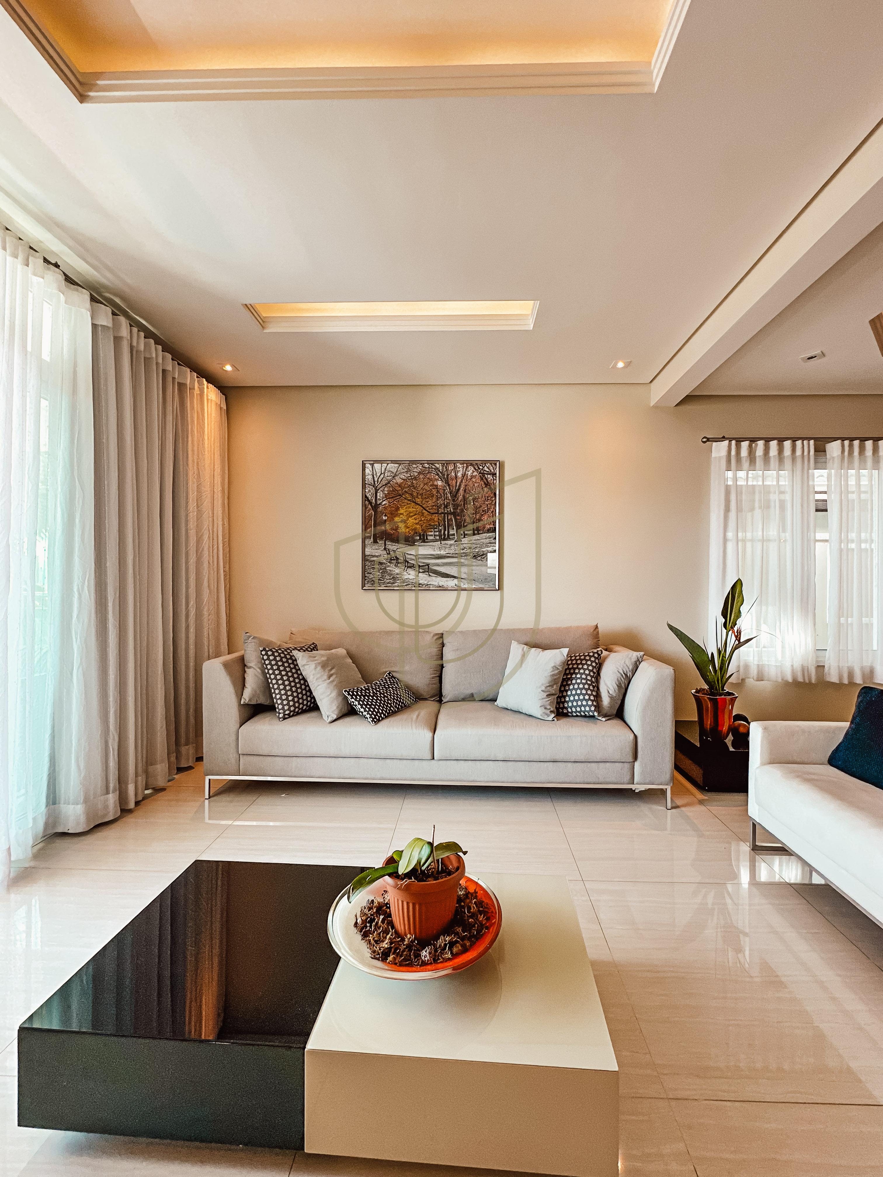 Sobrado com 4 Su&iacute;tes no Residencial Jaguary Av. Aquarela do Brasil São José dos Campos - 