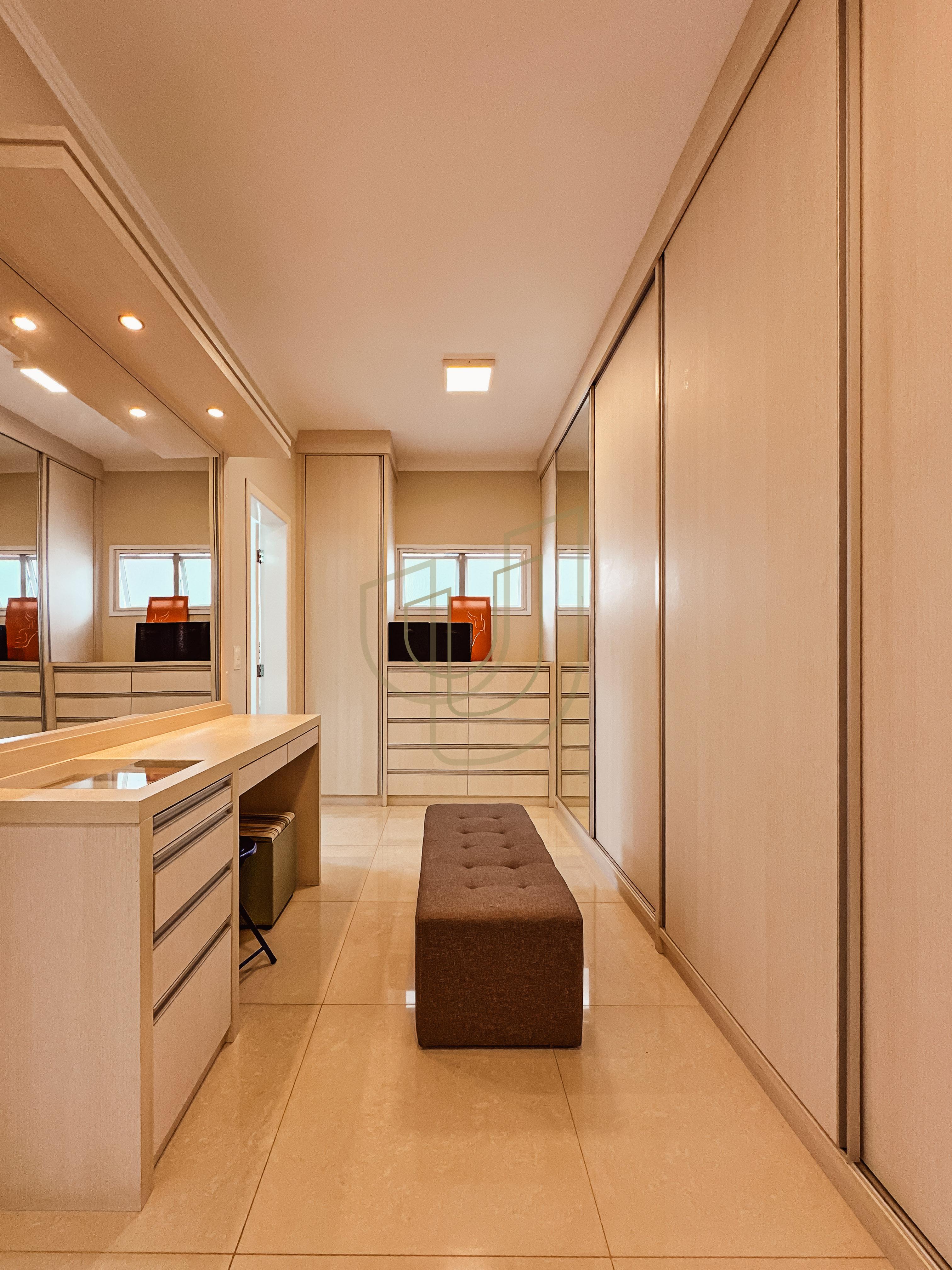 Sobrado com 4 Su&iacute;tes no Residencial Jaguary Av. Aquarela do Brasil São José dos Campos - 