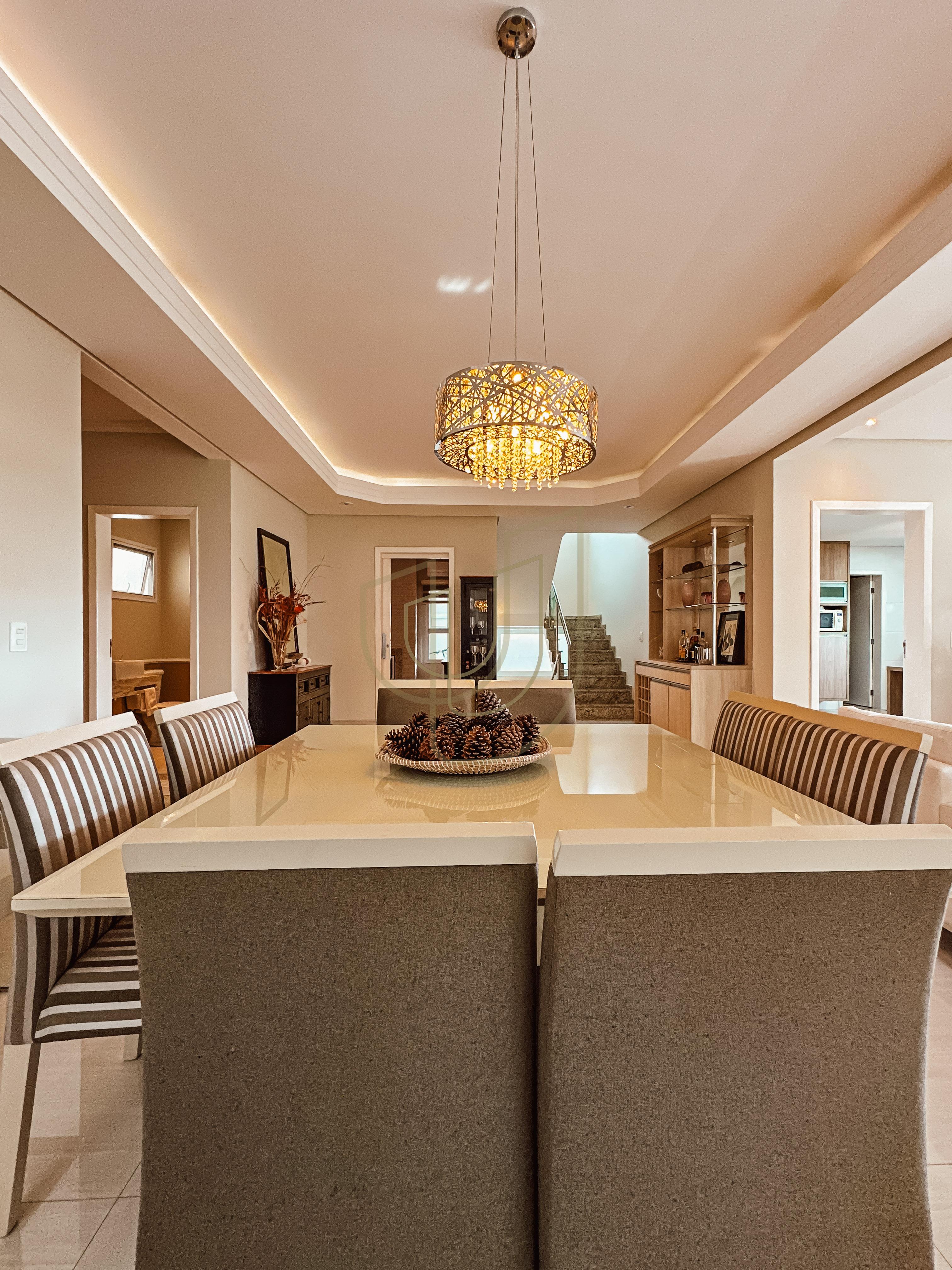 Sobrado com 4 Su&iacute;tes no Residencial Jaguary Av. Aquarela do Brasil São José dos Campos - 