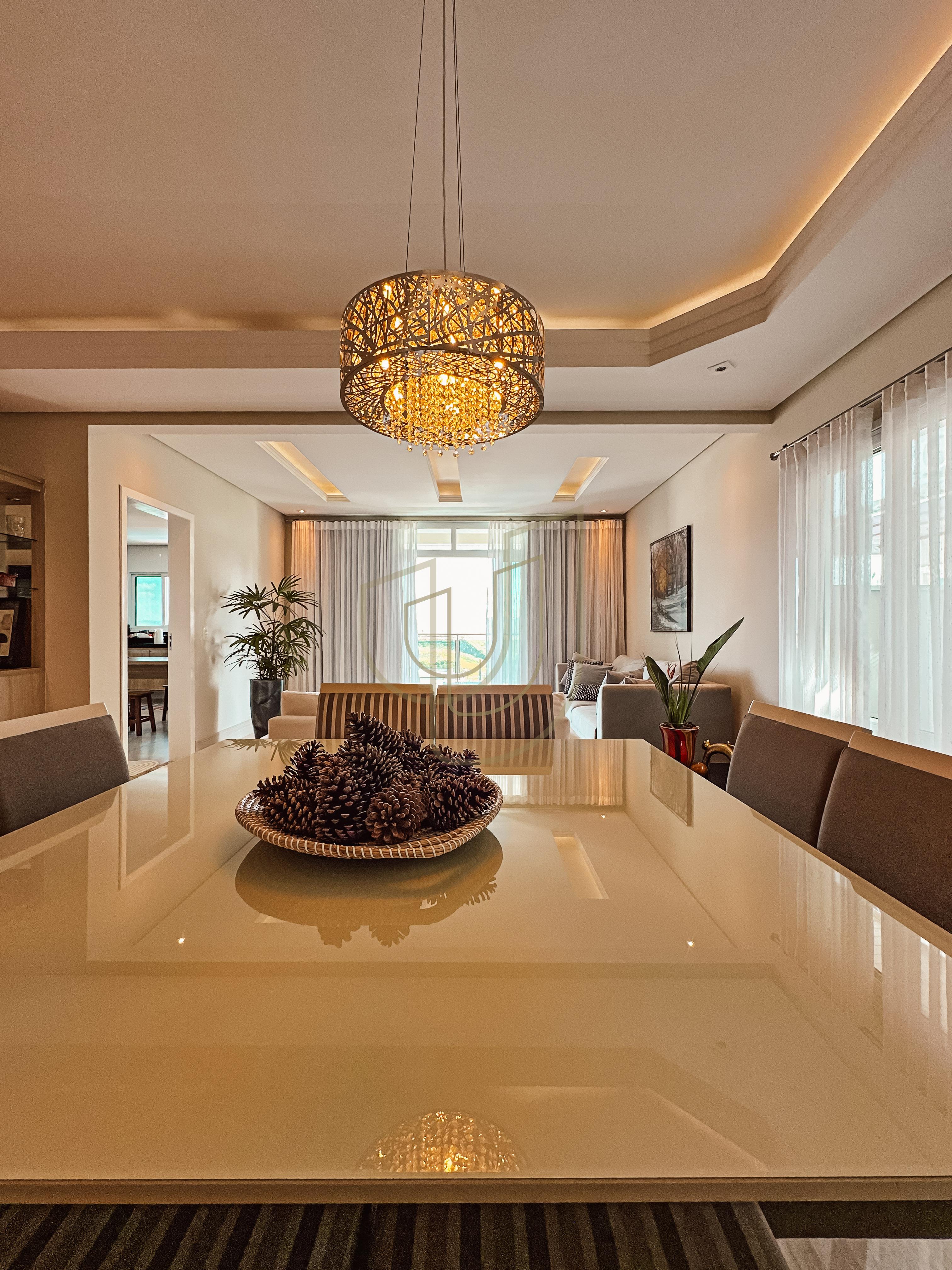 Sobrado com 4 Su&iacute;tes no Residencial Jaguary Av. Aquarela do Brasil São José dos Campos - 