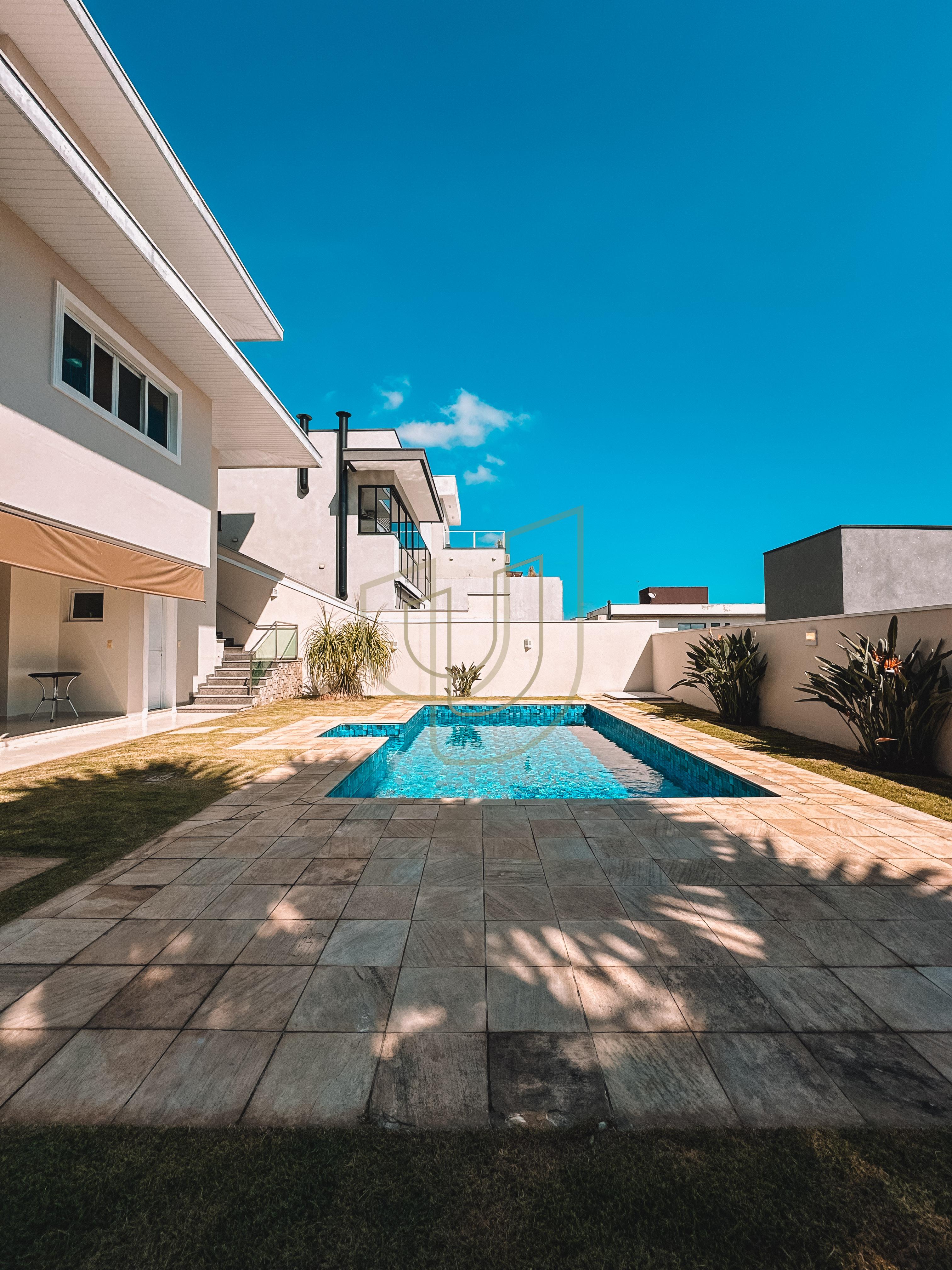 Sobrado com 4 Su&iacute;tes no Residencial Jaguary Av. Aquarela do Brasil São José dos Campos - 