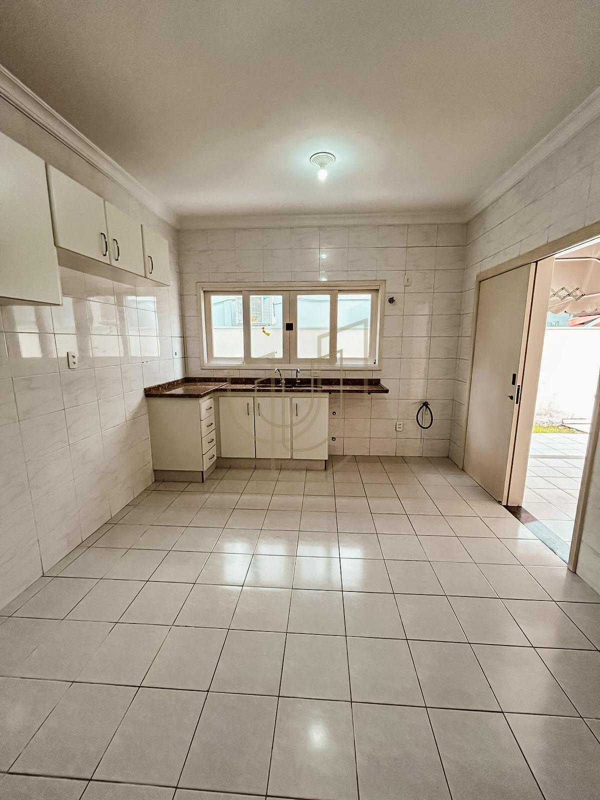 Casa com 4 Quartos no Altos da Serra I Avenida Possidonio José de Freitas São José dos Campos - 