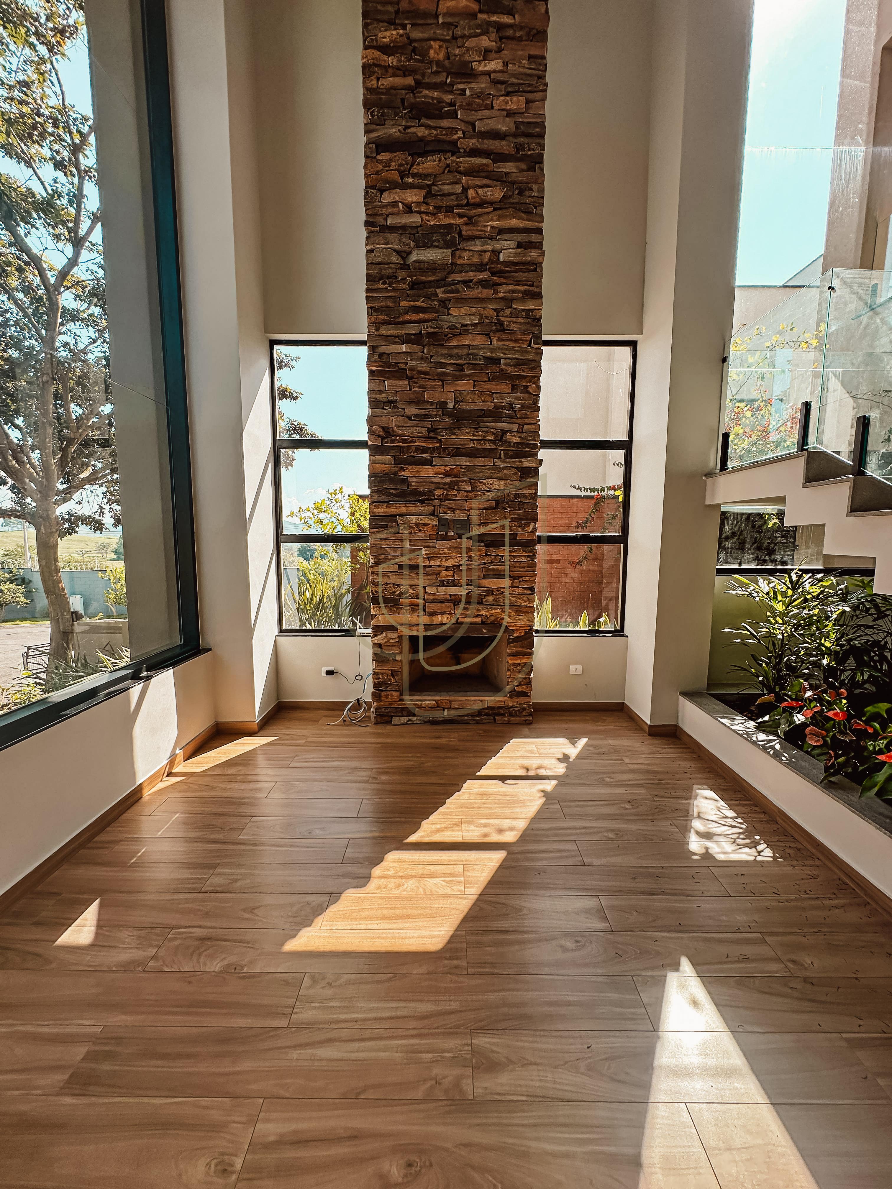 Casa com 4 Su&iacute;tes no Condom&iacute;nio Residencial Monte Carlo Av. José Pinto Ferreira São José dos Campos - 