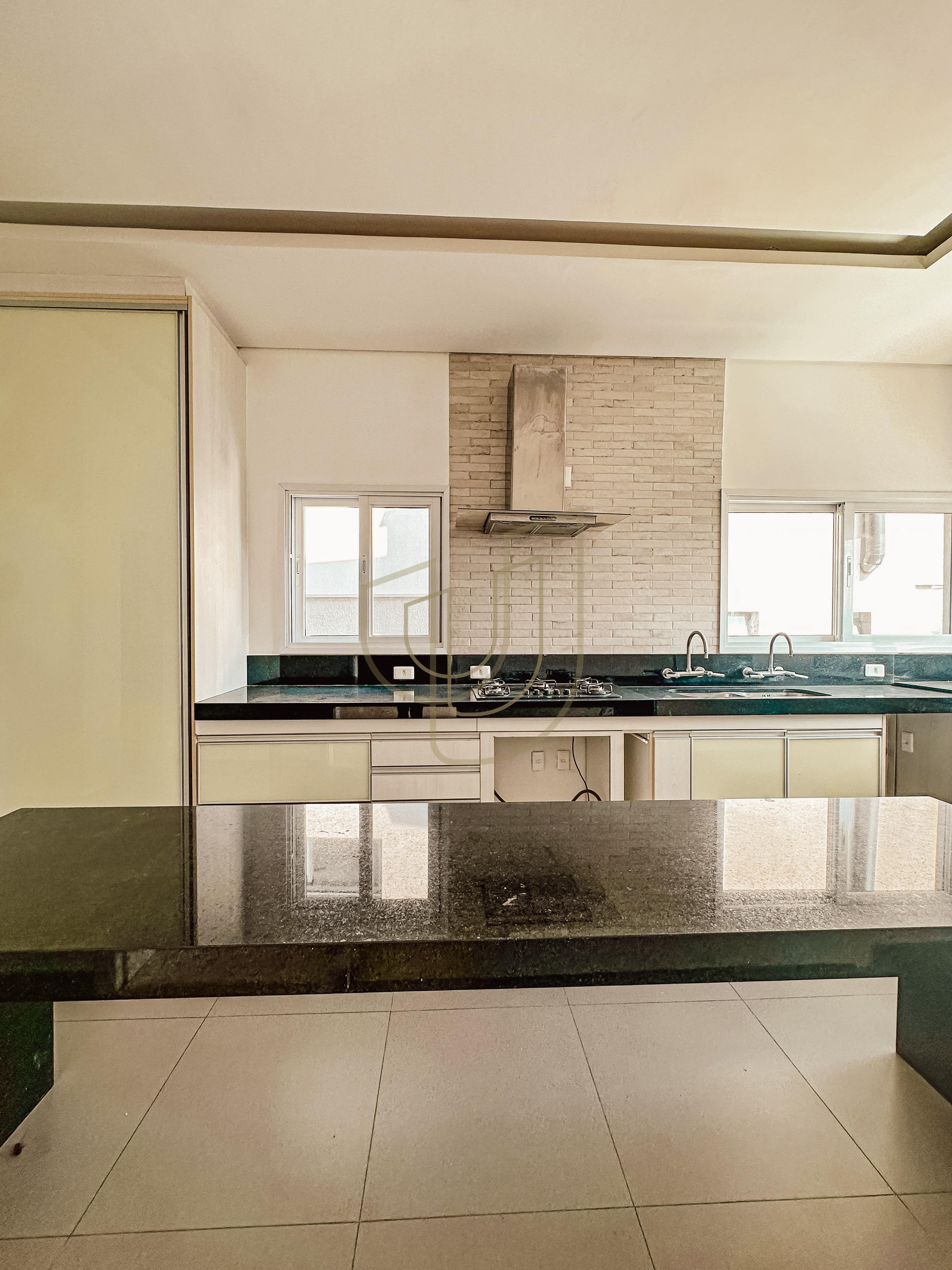 Casa com 4 Su&iacute;tes no Residencial Jaguary Av. Aquarela do Brasil  São José dos Campos - 