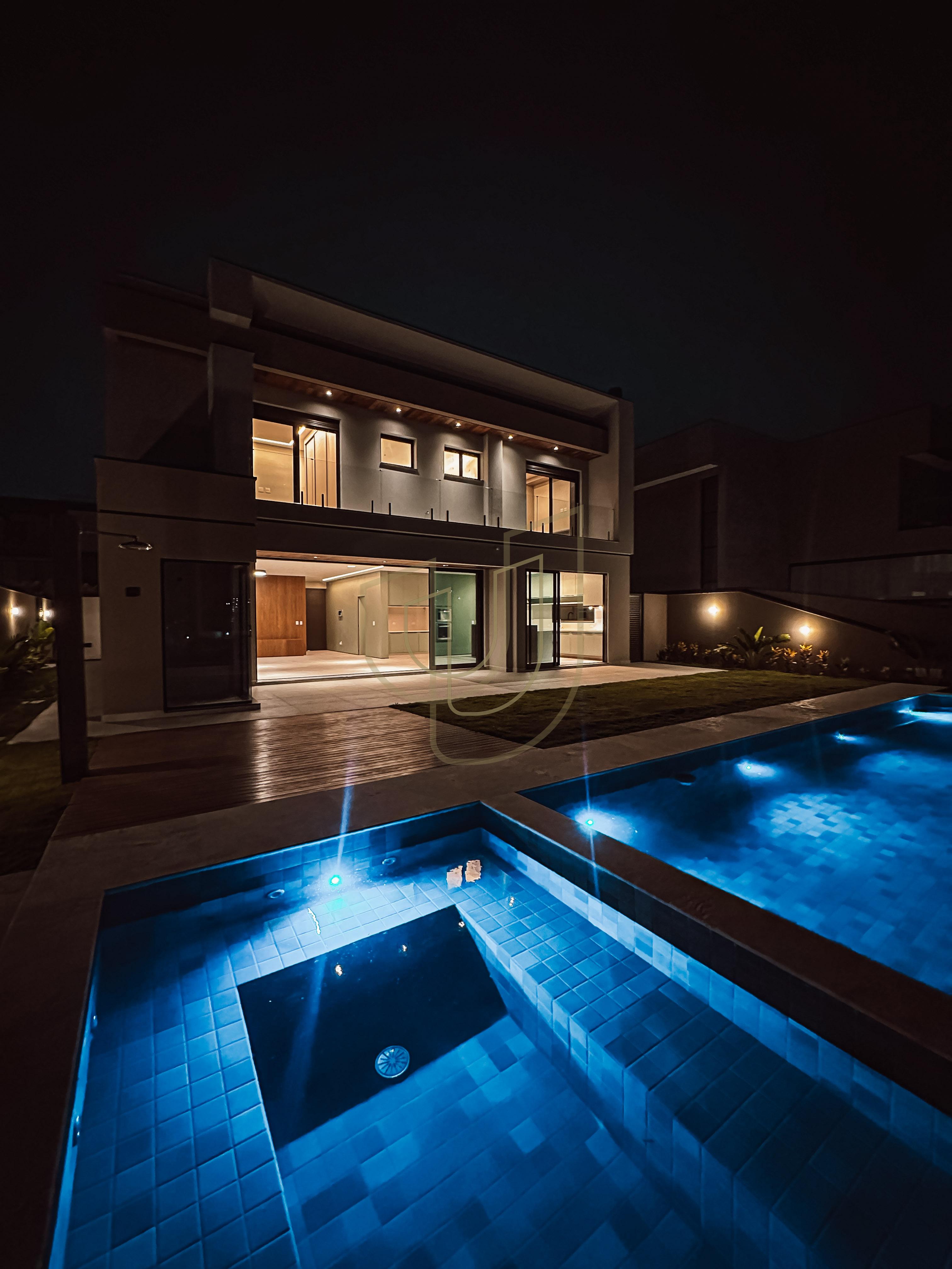 Casa com 4 Su&iacute;tes no Alphaville I Av. Falcão Peregrino São José dos Campos - 