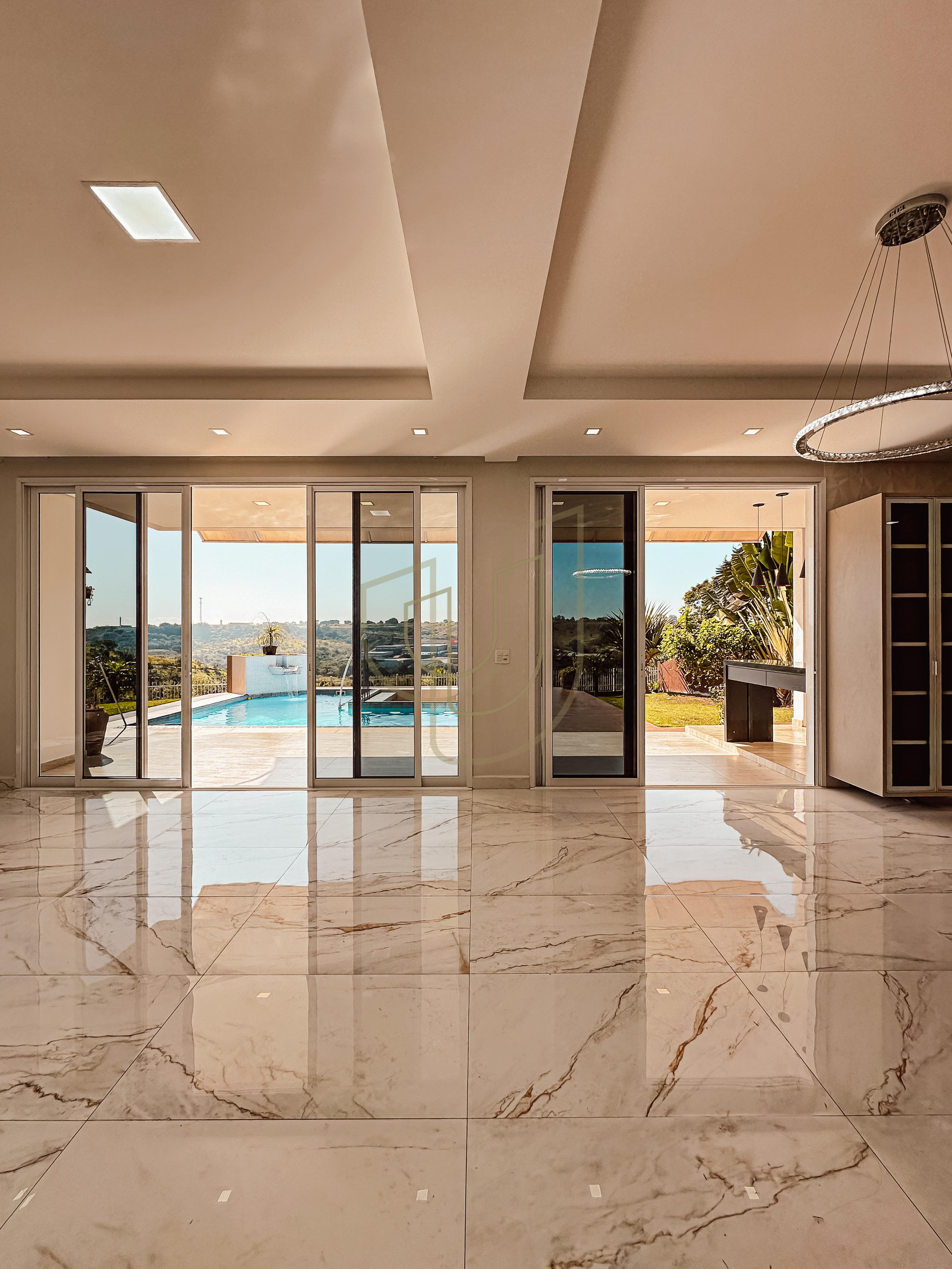 Casa com 3 Su&iacute;tes no Mirante do Vale Rua Sérgio Rodrigues Jacareí - 