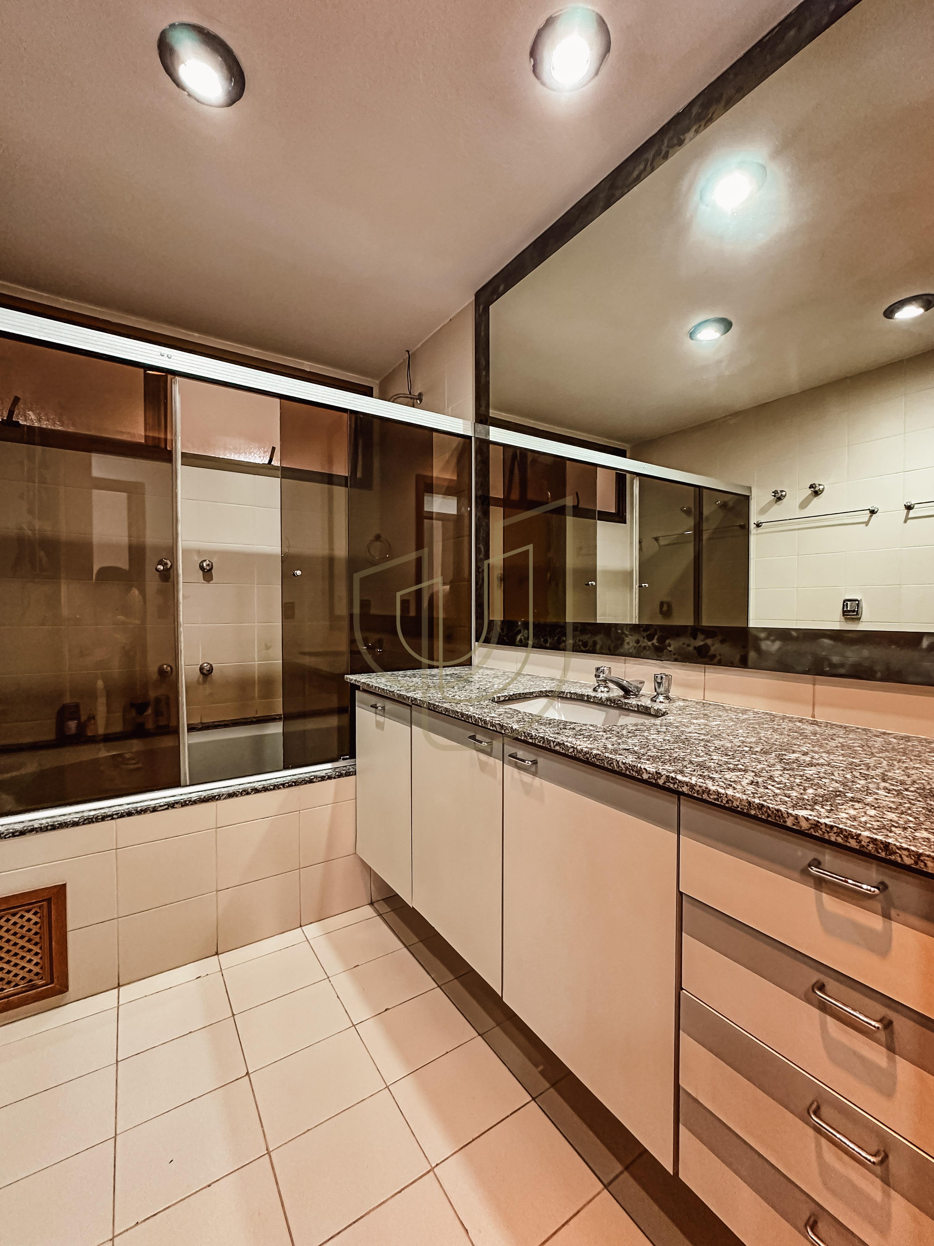 Apartamento com 4 Dormit&oacute;rios no Edif&iacute;cio Toulon Rua Coronel João Cursino São José dos Campos - 