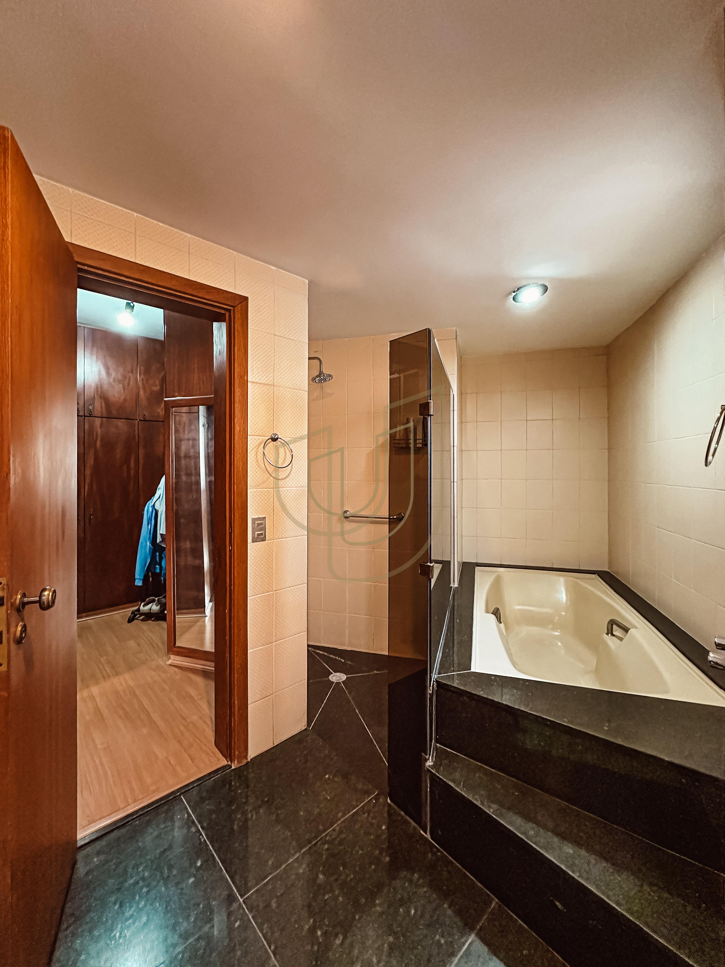 Apartamento com 4 Dormit&oacute;rios no Edif&iacute;cio Toulon Rua Coronel João Cursino São José dos Campos - 