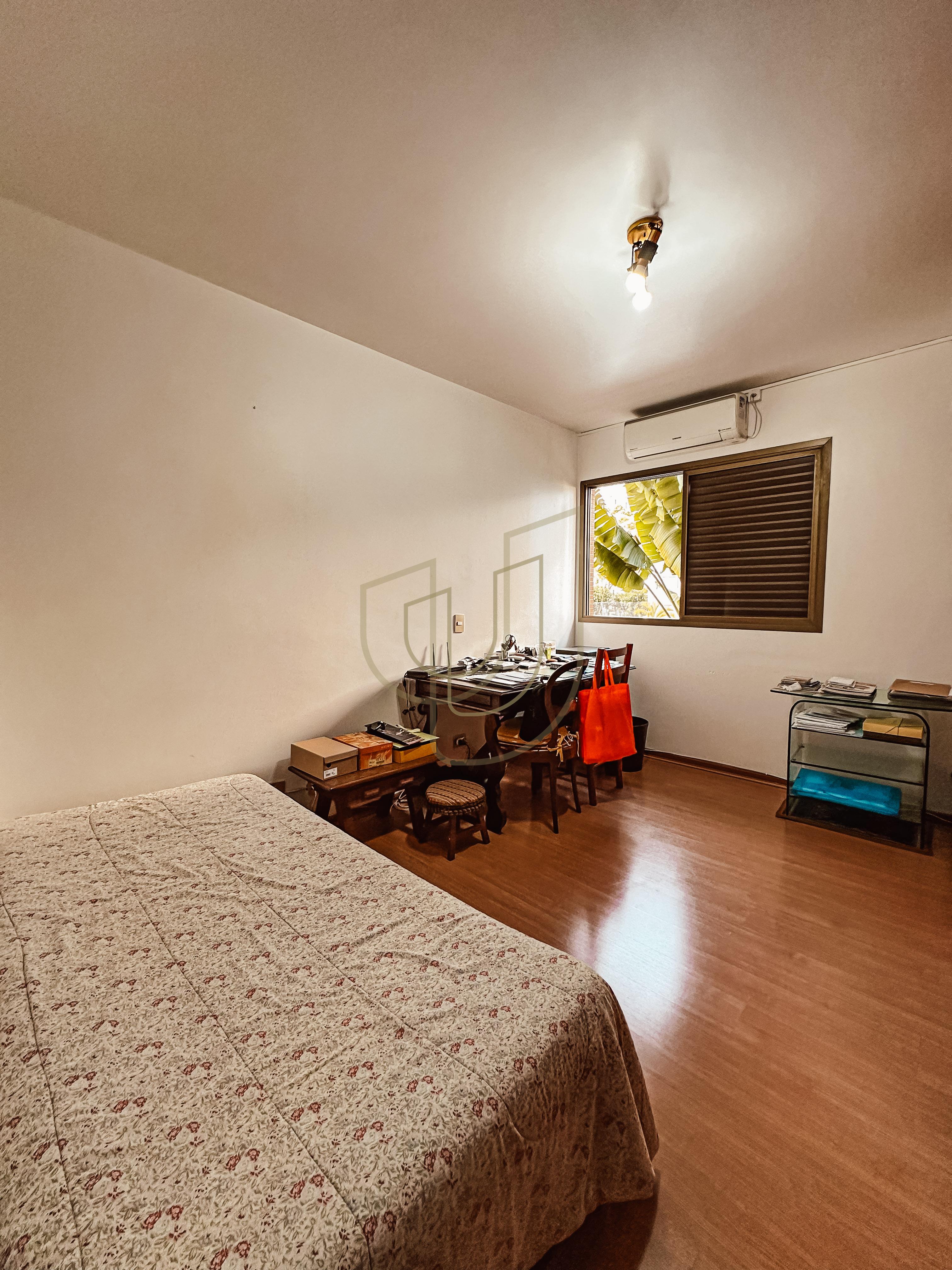 Apartamento com 4 Dormit&oacute;rios no Edif&iacute;cio Toulon Rua Coronel João Cursino São José dos Campos - 