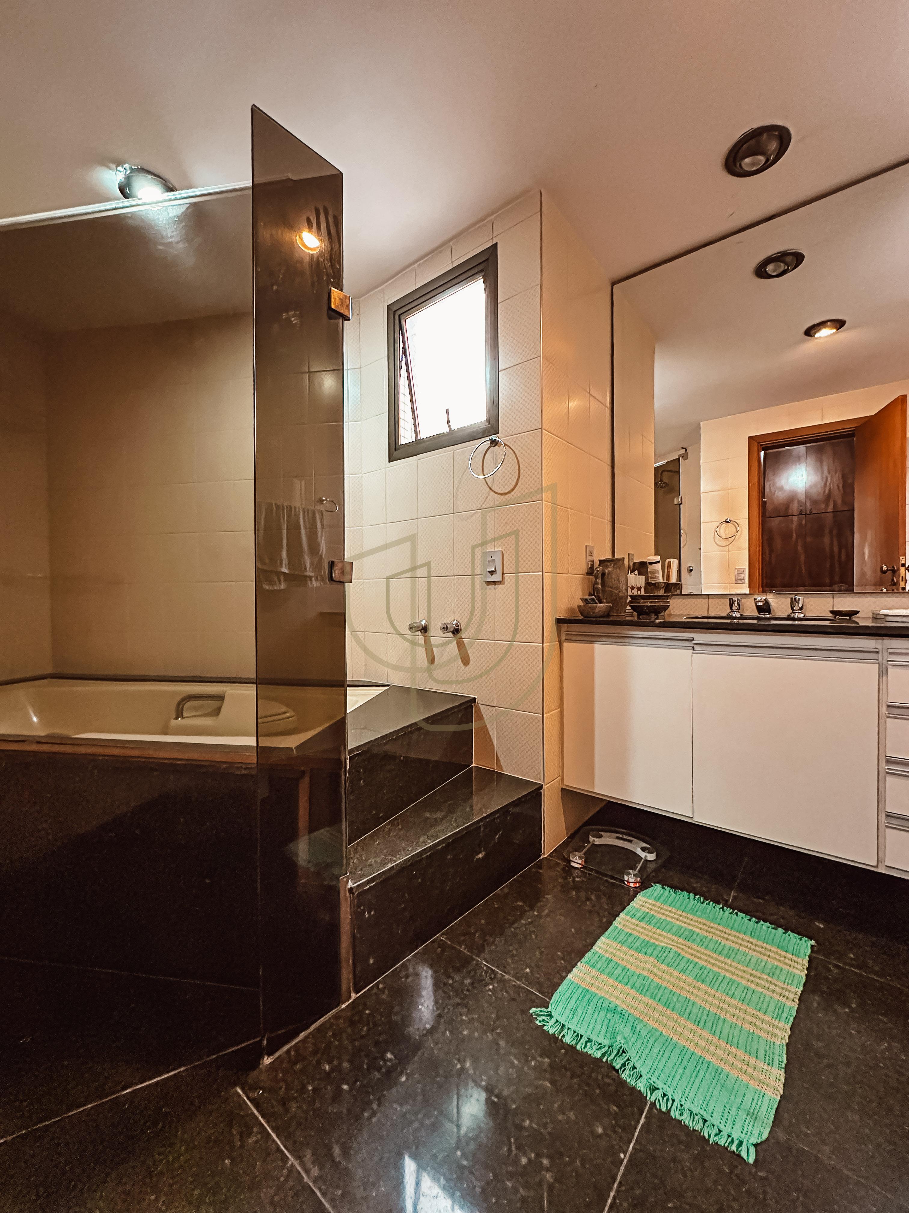 Apartamento com 4 Dormit&oacute;rios no Edif&iacute;cio Toulon Rua Coronel João Cursino São José dos Campos - 