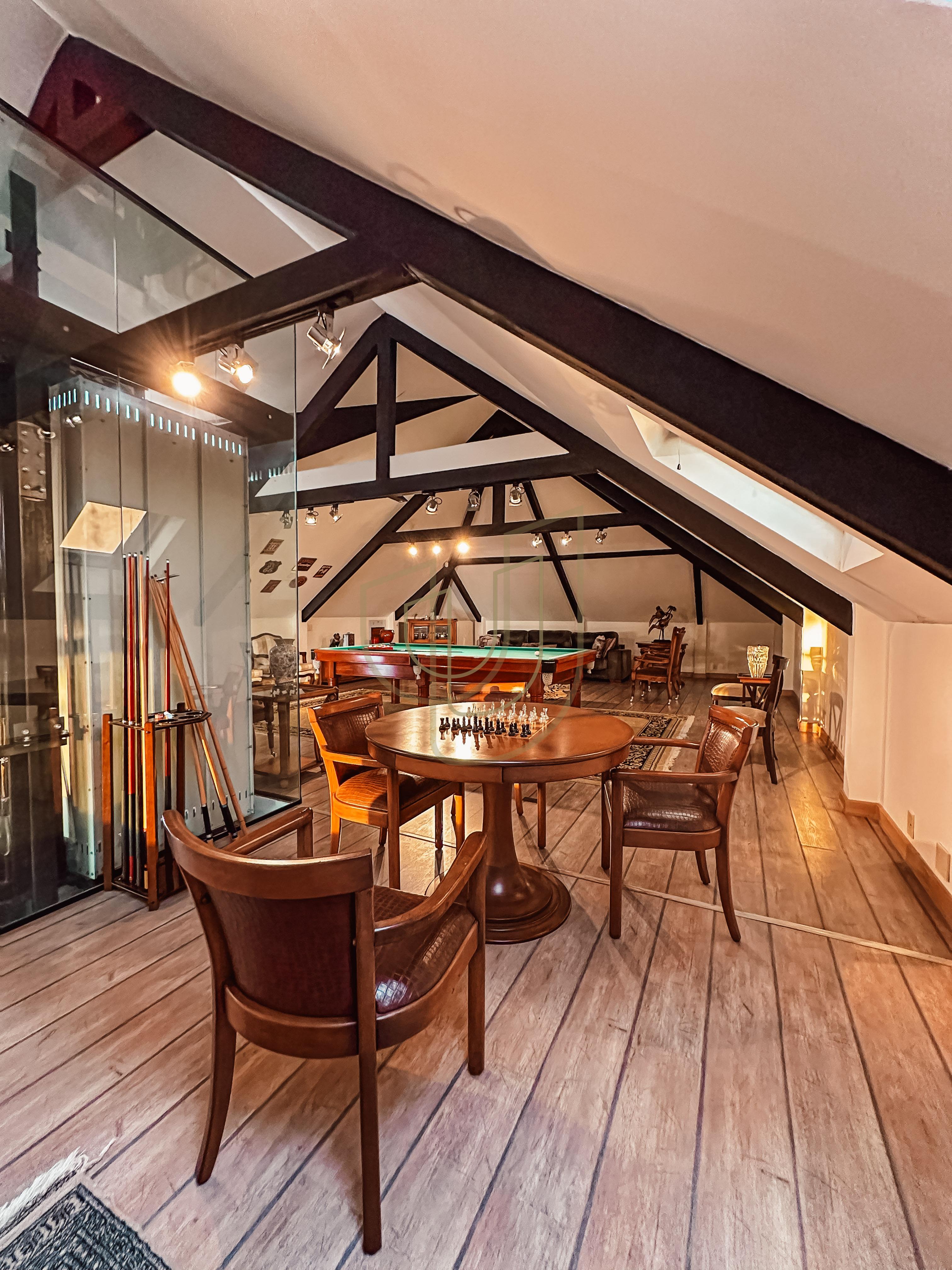 Casa com 5 Su&iacute;tes no Condom&iacute;nio Jardim das Colinas Avenida Major Miguel Naked São José dos Campos - 