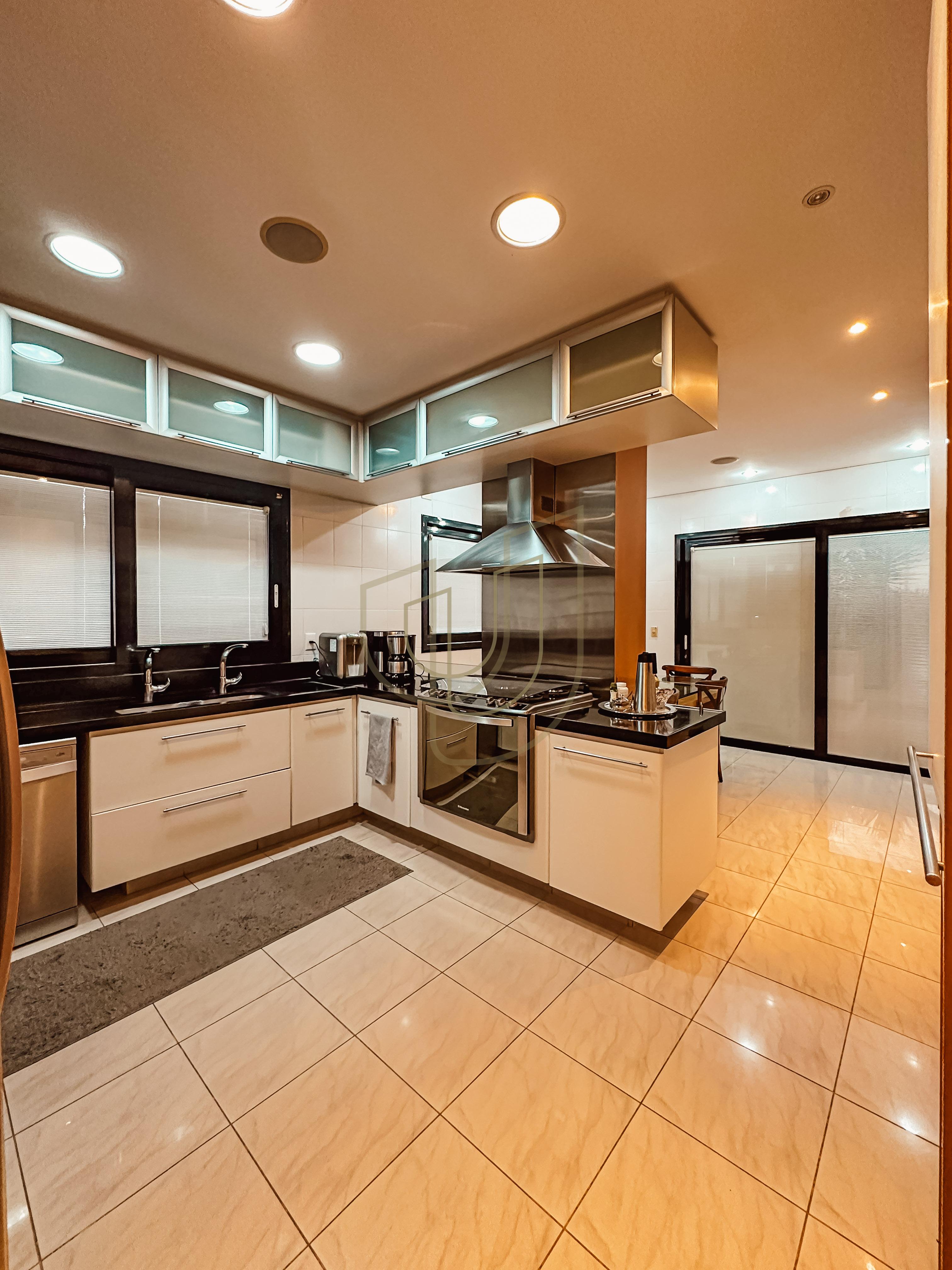 Casa com 5 Su&iacute;tes no Condom&iacute;nio Jardim das Colinas Avenida Major Miguel Naked São José dos Campos - 