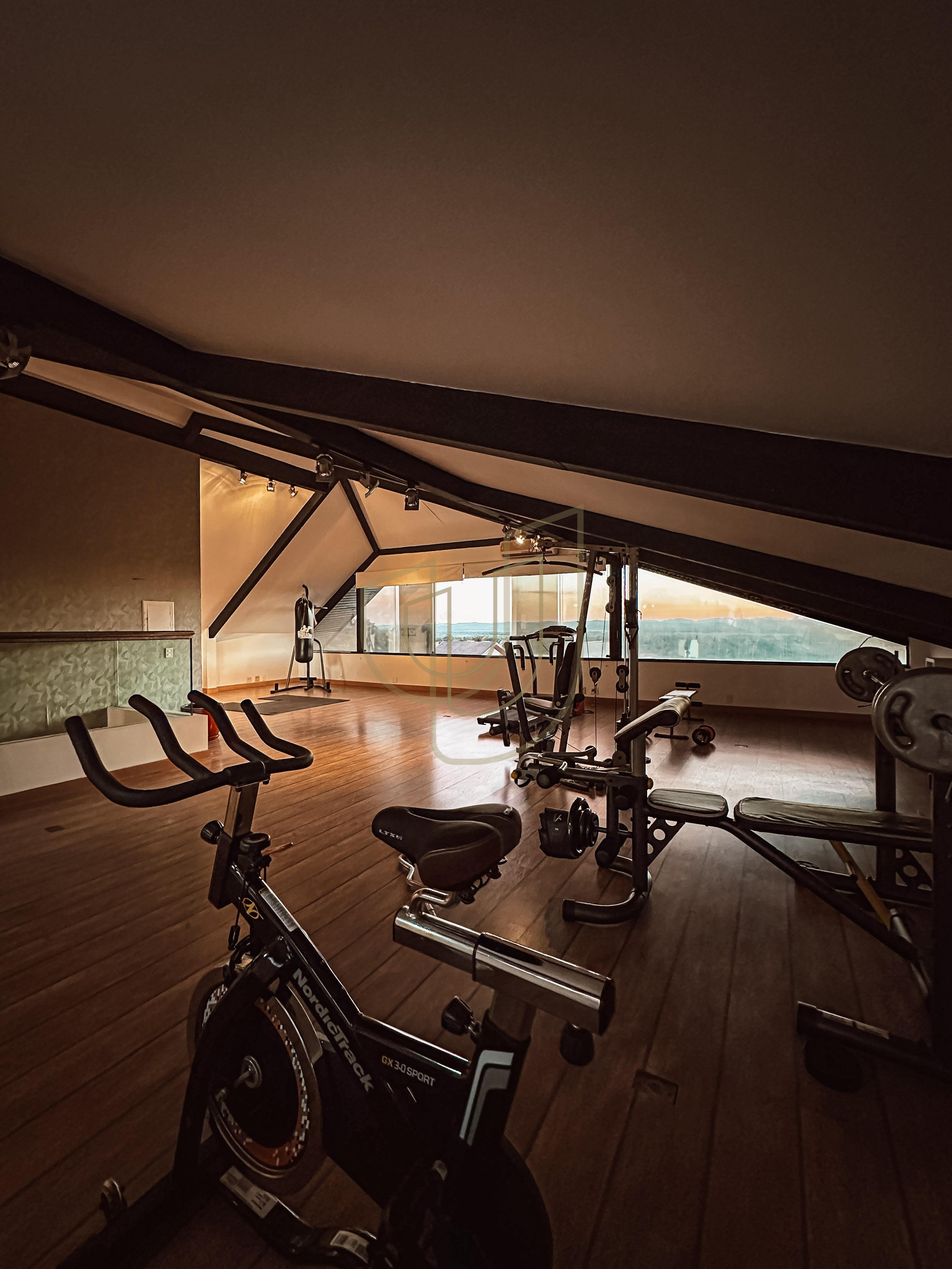 Casa com 5 Su&iacute;tes no Condom&iacute;nio Jardim das Colinas Avenida Major Miguel Naked São José dos Campos - 