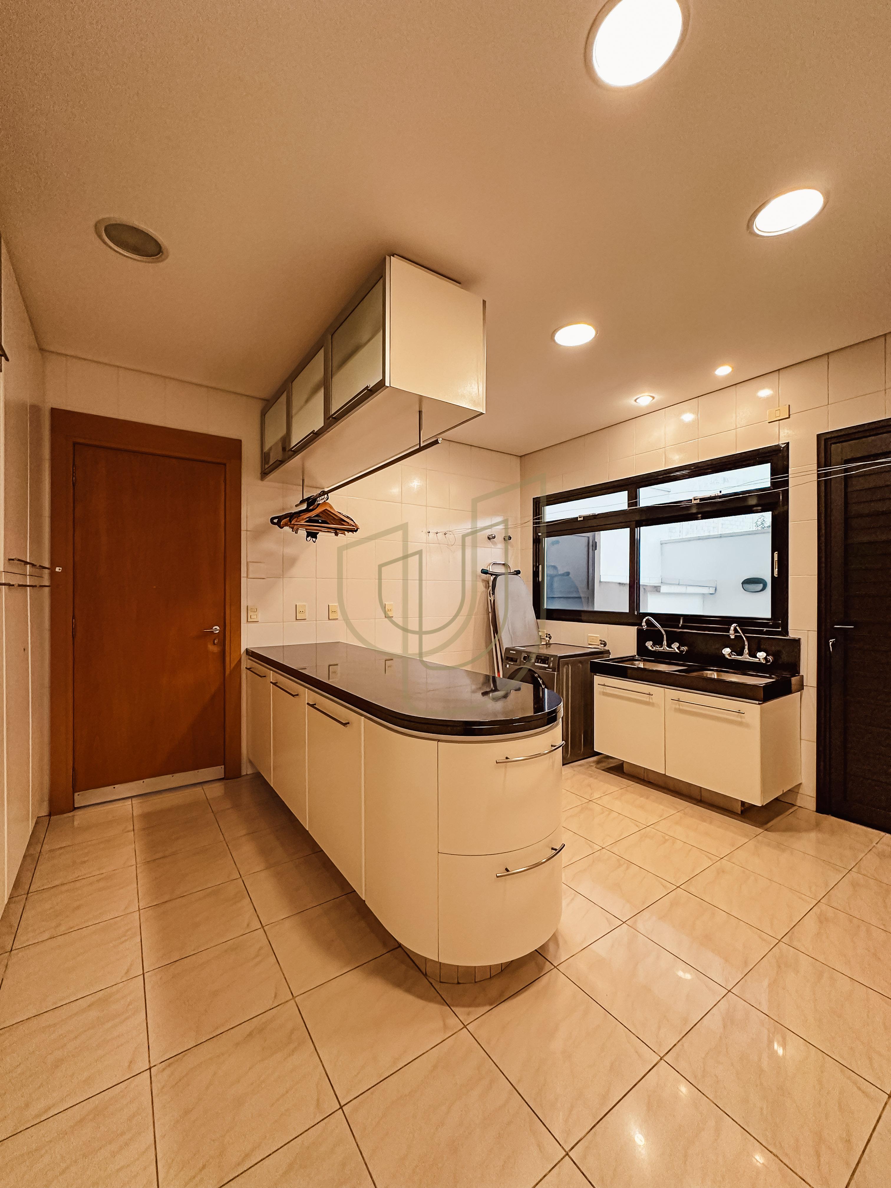 Casa com 5 Su&iacute;tes no Condom&iacute;nio Jardim das Colinas Avenida Major Miguel Naked São José dos Campos - 