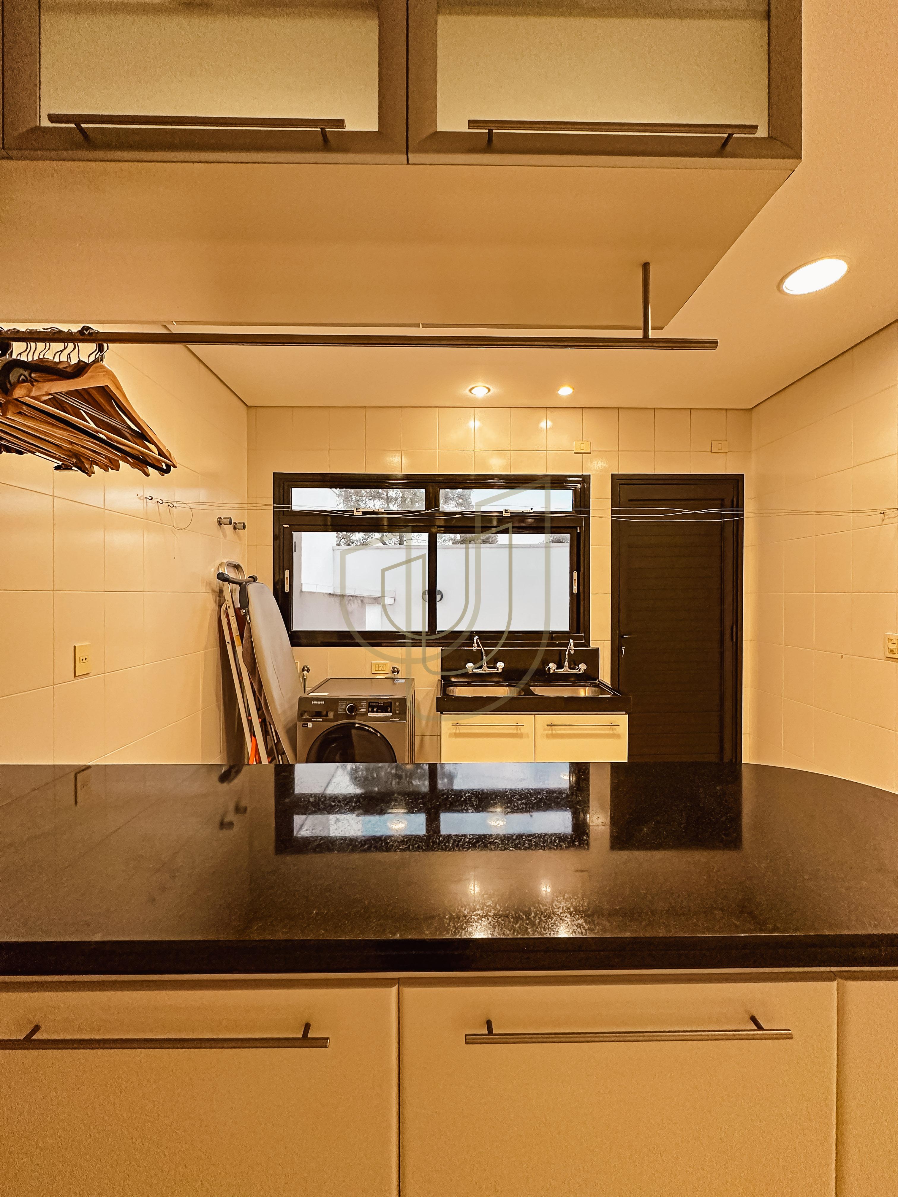 Casa com 5 Su&iacute;tes no Condom&iacute;nio Jardim das Colinas Avenida Major Miguel Naked São José dos Campos - 