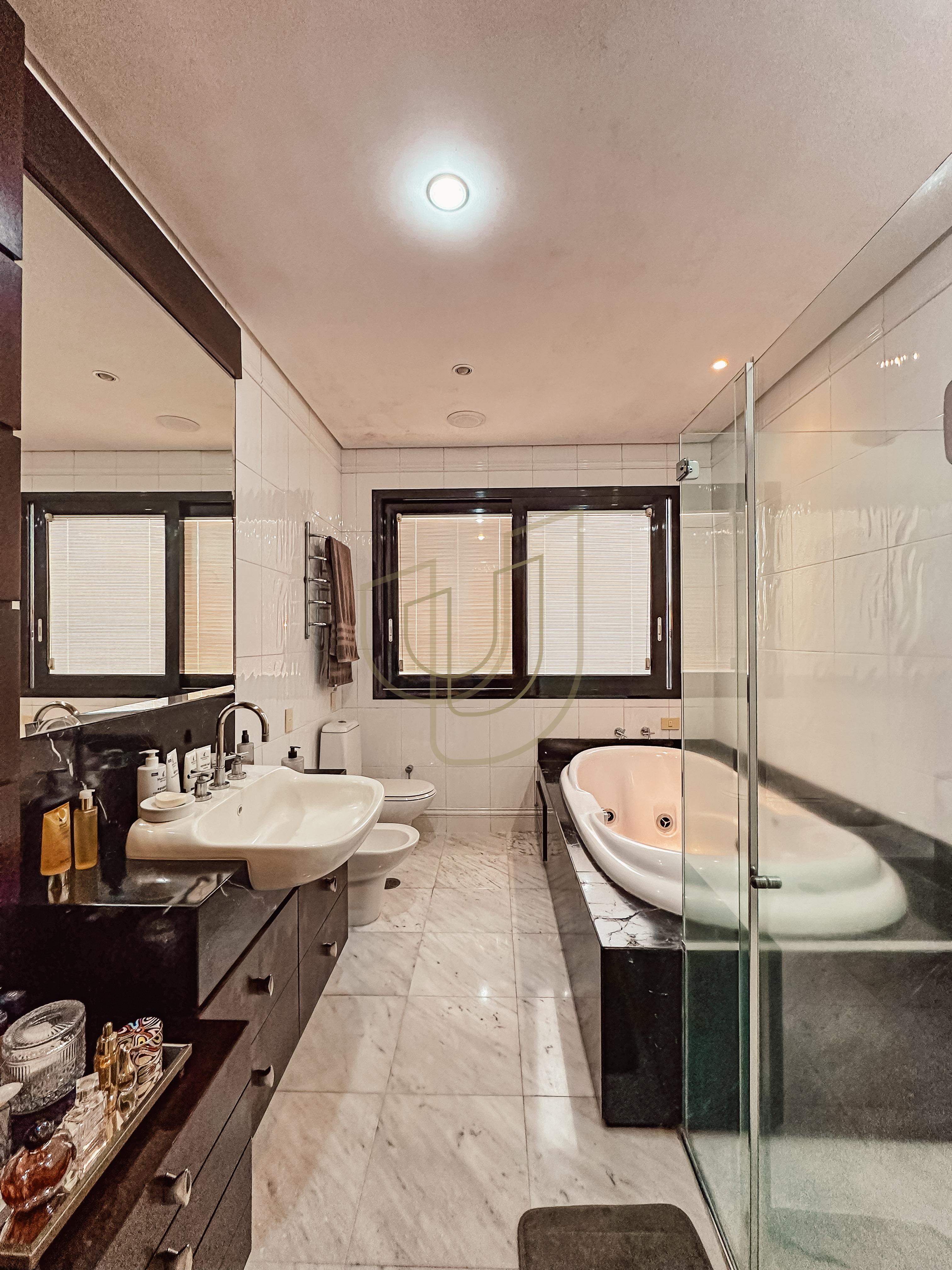 Casa com 5 Su&iacute;tes no Condom&iacute;nio Jardim das Colinas Avenida Major Miguel Naked São José dos Campos - 