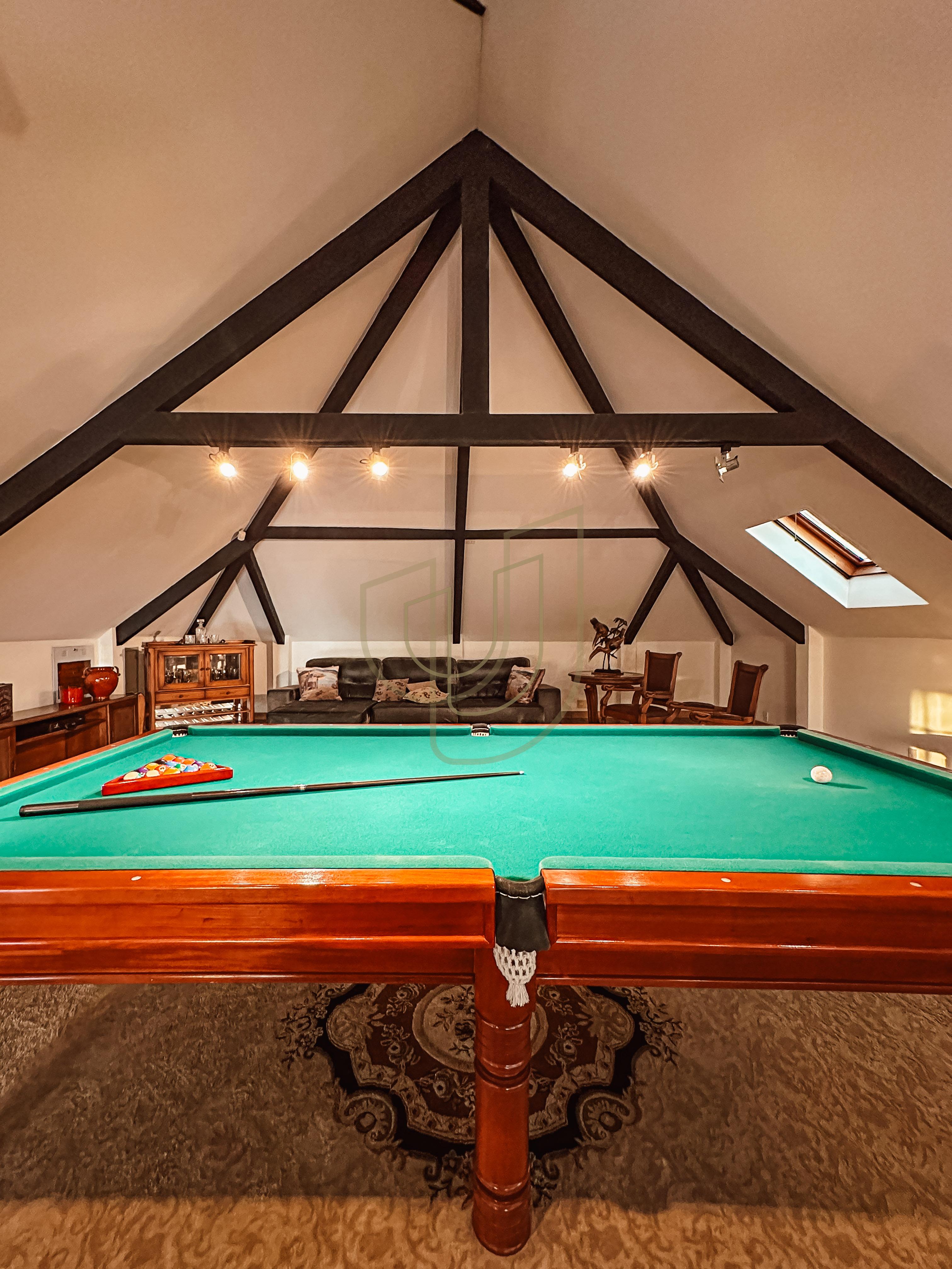 Casa com 5 Su&iacute;tes no Condom&iacute;nio Jardim das Colinas Avenida Major Miguel Naked São José dos Campos - 