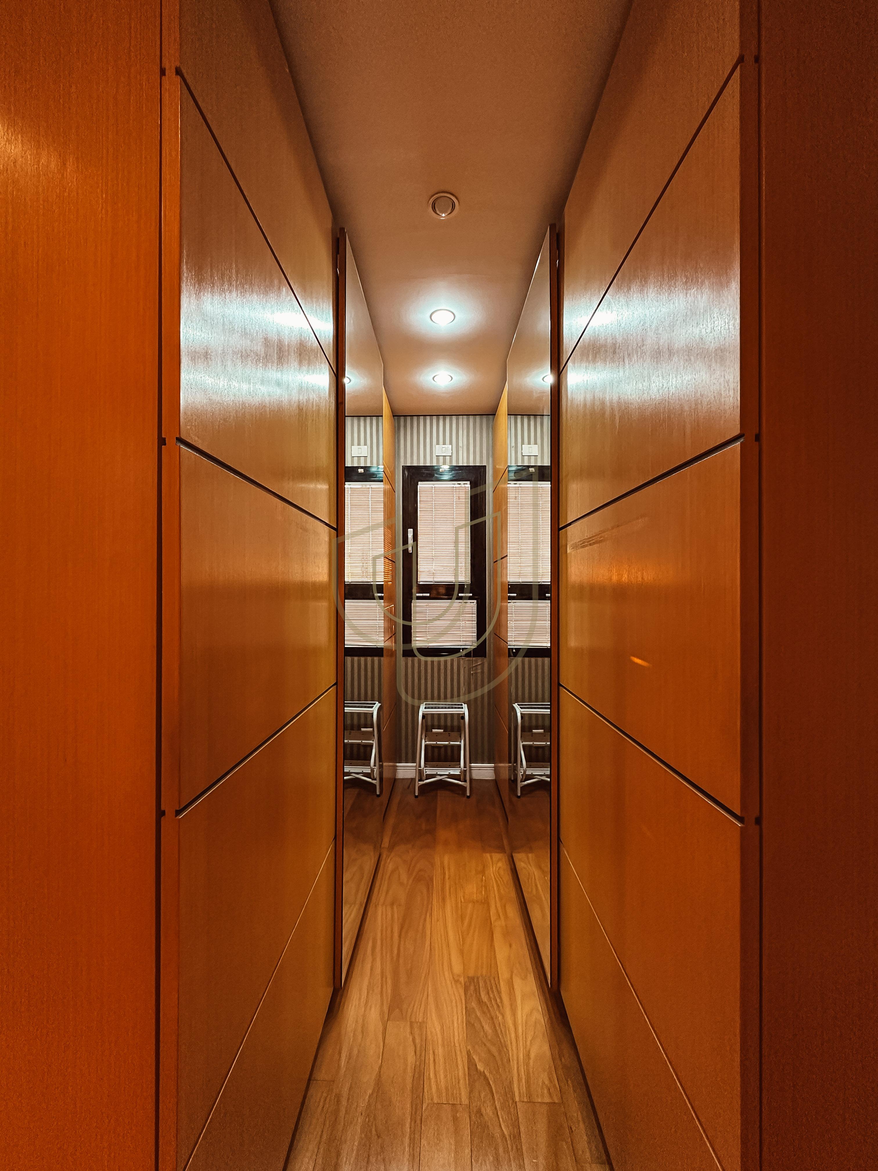 Casa com 5 Su&iacute;tes no Condom&iacute;nio Jardim das Colinas Avenida Major Miguel Naked São José dos Campos - 