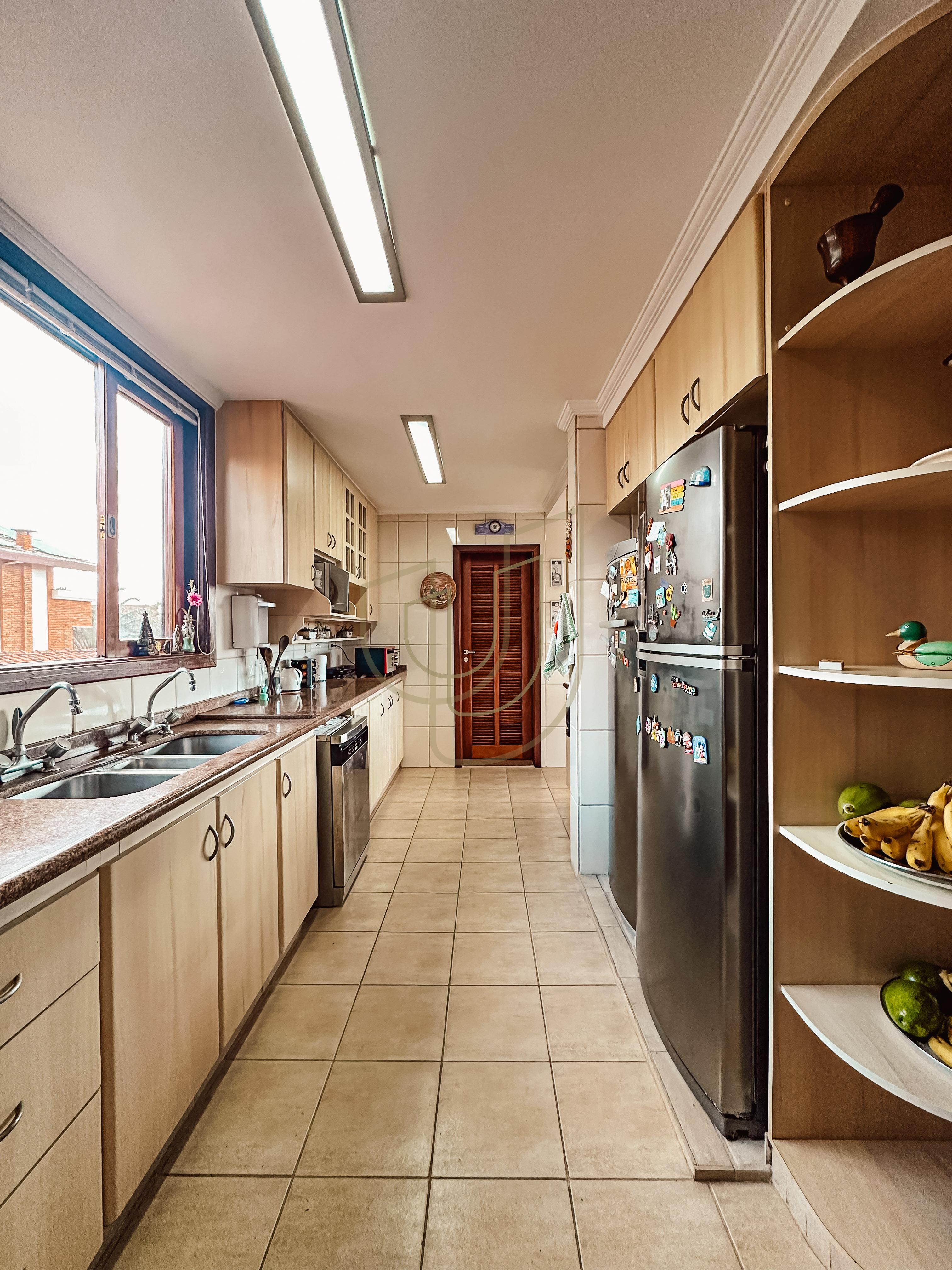 Casa com 4 Su&iacute;tes no Condom&iacute;nio Jardim das Colinas Avenida Major Miguel Naked São José dos Campos - 