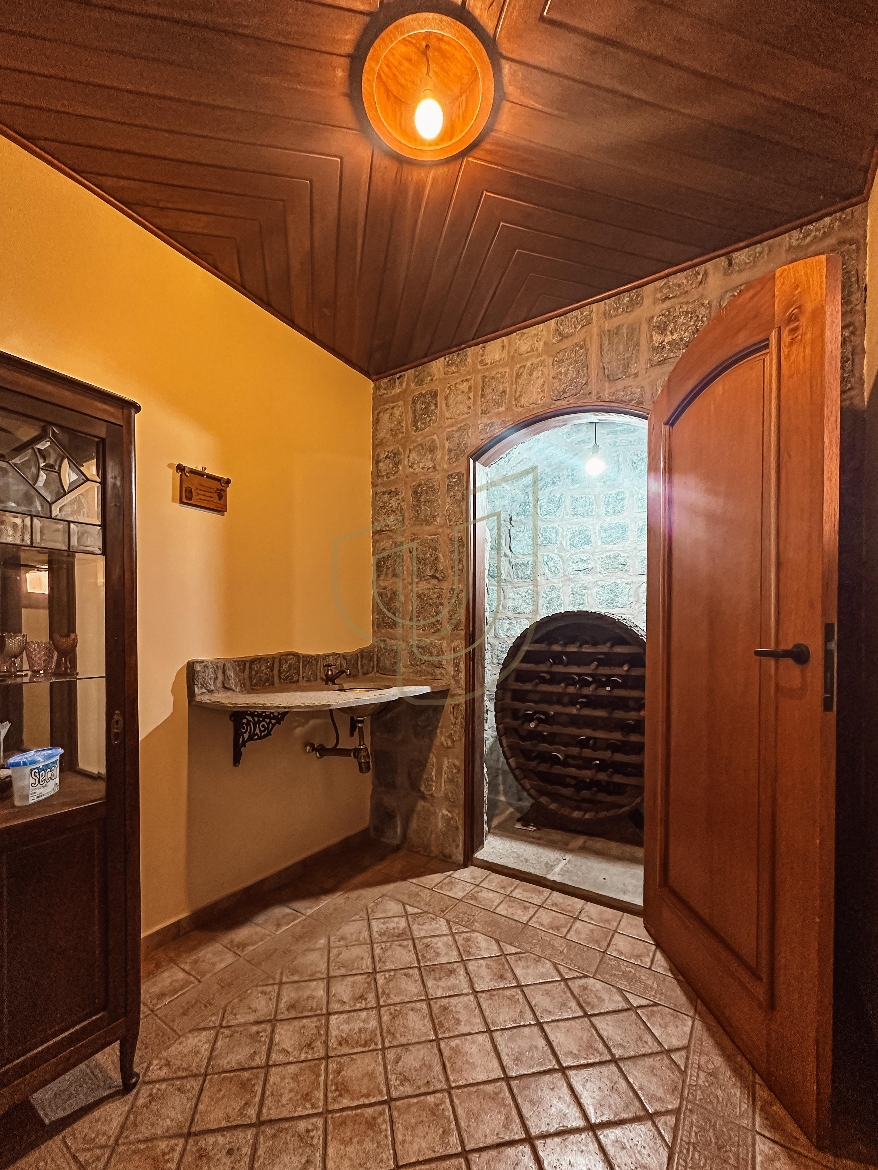 Casa com 4 Su&iacute;tes no Condom&iacute;nio Jardim das Colinas Avenida Major Miguel Naked São José dos Campos - 