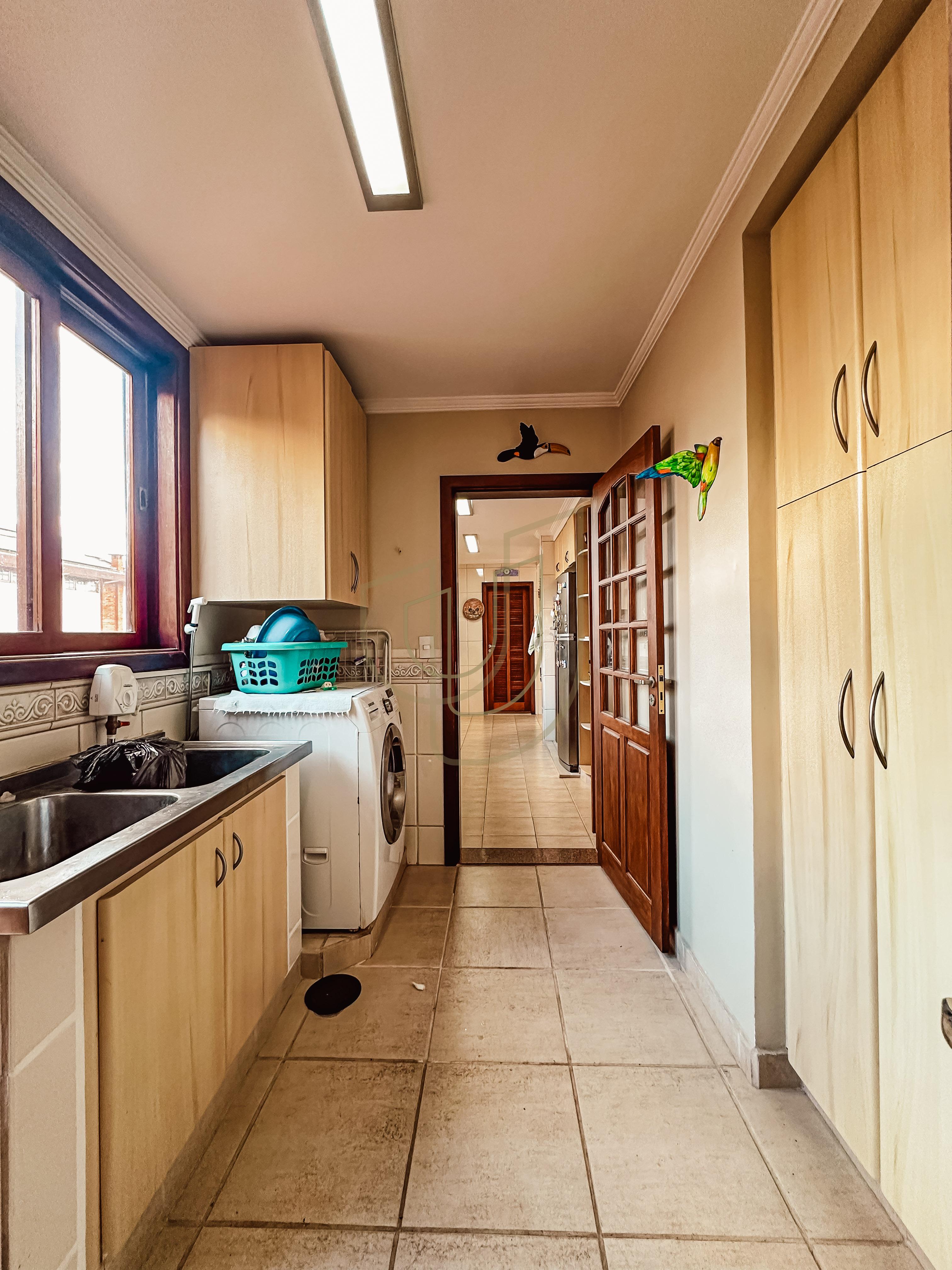 Casa com 4 Su&iacute;tes no Condom&iacute;nio Jardim das Colinas Avenida Major Miguel Naked São José dos Campos - 